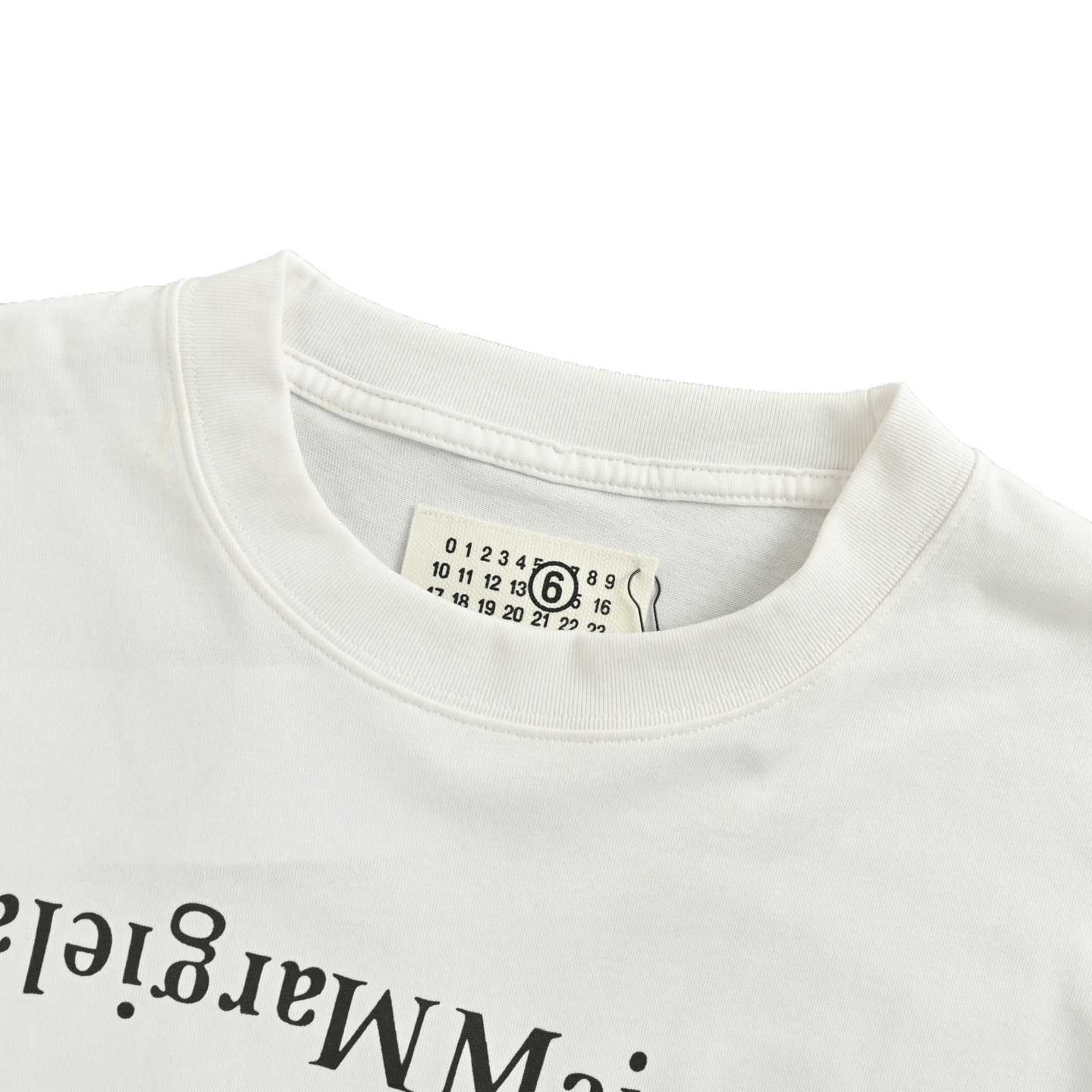 Maison Margiela/马吉拉 SS25 广告标语图案印花圆领短袖-Chinese UA Cheap High Quatity Brand Clothes Bags handbags Sneakers wholesale wholesaler seller from China Factory suppliers Fashion Clothing Shoes best Quality Beautiful Price Maison Margiela/马吉拉 SS25 广告标语图案印花圆领短袖