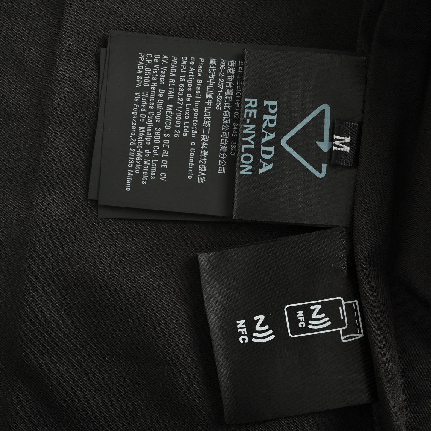 Prada/普拉达 25Fw 口袋三角标风衣夹克外套-High Quatity Cheap Brand wholesale wholesaler seller Clothes Bags handbags Sneakers Top Fashion Clothing Shoes from China Factory Chinese suppliers best Quality Beautiful Price Prada/普拉达 25Fw 口袋三角标风衣夹克外套