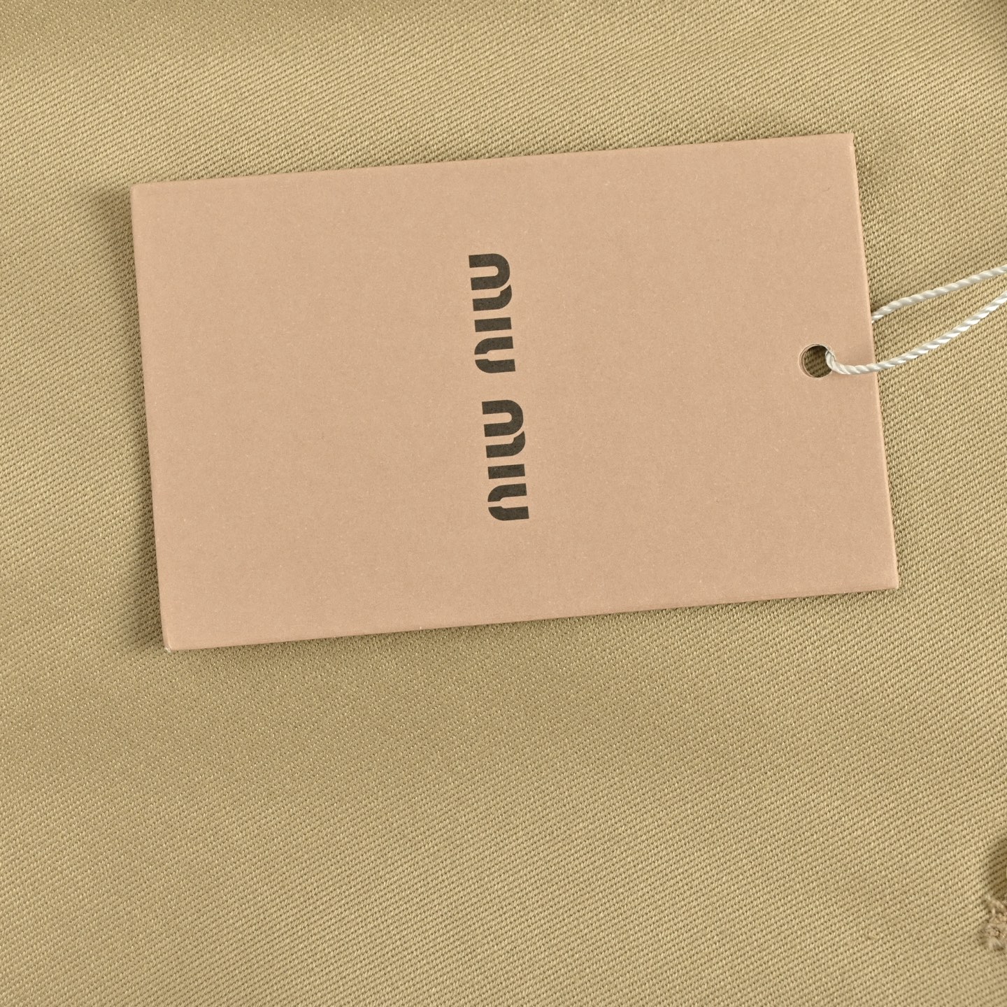 Miu Miu/缪缪 25Fw 小标刺绣卡其色夹克外套-Chinese UA Cheap High Quatity Brand Clothes Bags handbags Sneakers wholesale wholesaler seller from China Factory suppliers Fashion Clothing Shoes best Quality Beautiful Price Miu Miu/缪缪 25Fw 小标刺绣卡其色夹克外套