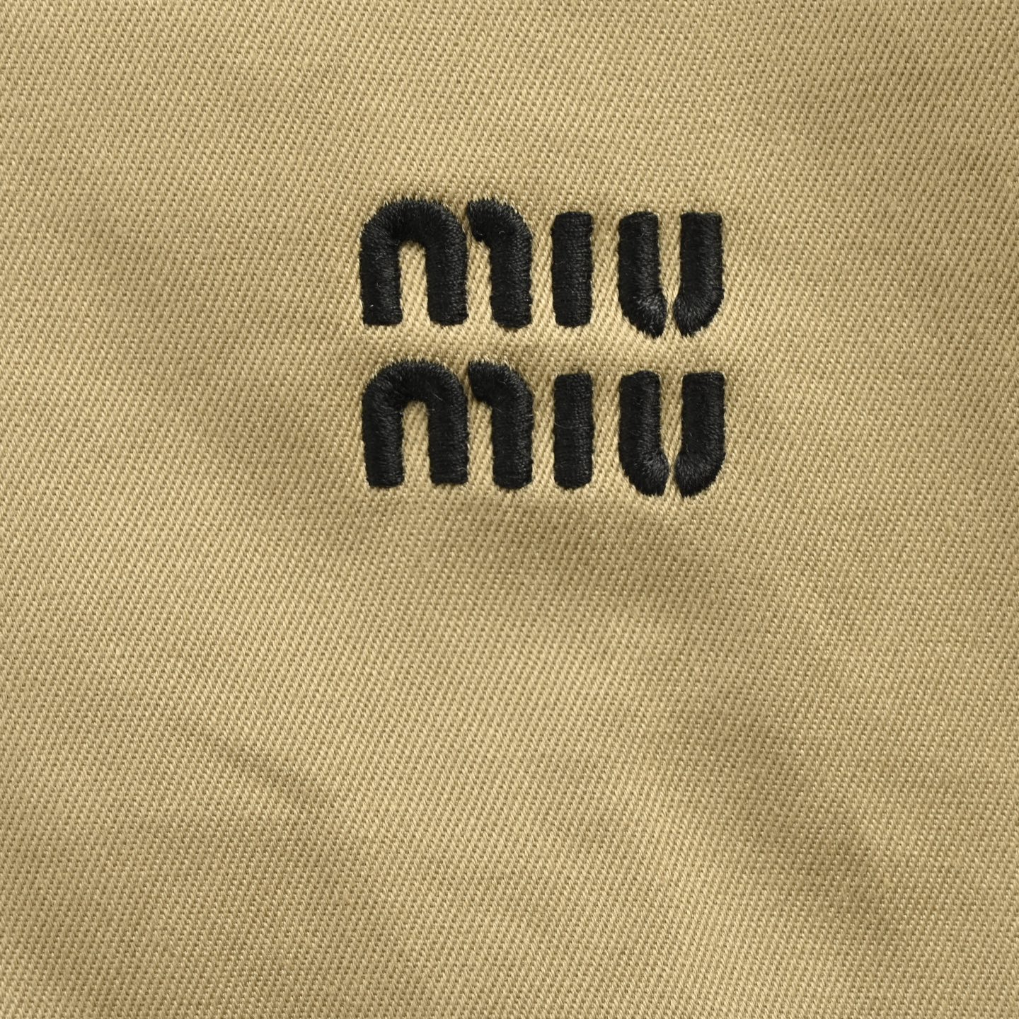 Miu Miu/缪缪 25Fw 小标刺绣卡其色夹克外套-Chinese UA Cheap High Quatity Brand Clothes Bags handbags Sneakers wholesale wholesaler seller from China Factory suppliers Fashion Clothing Shoes best Quality Beautiful Price Miu Miu/缪缪 25Fw 小标刺绣卡其色夹克外套