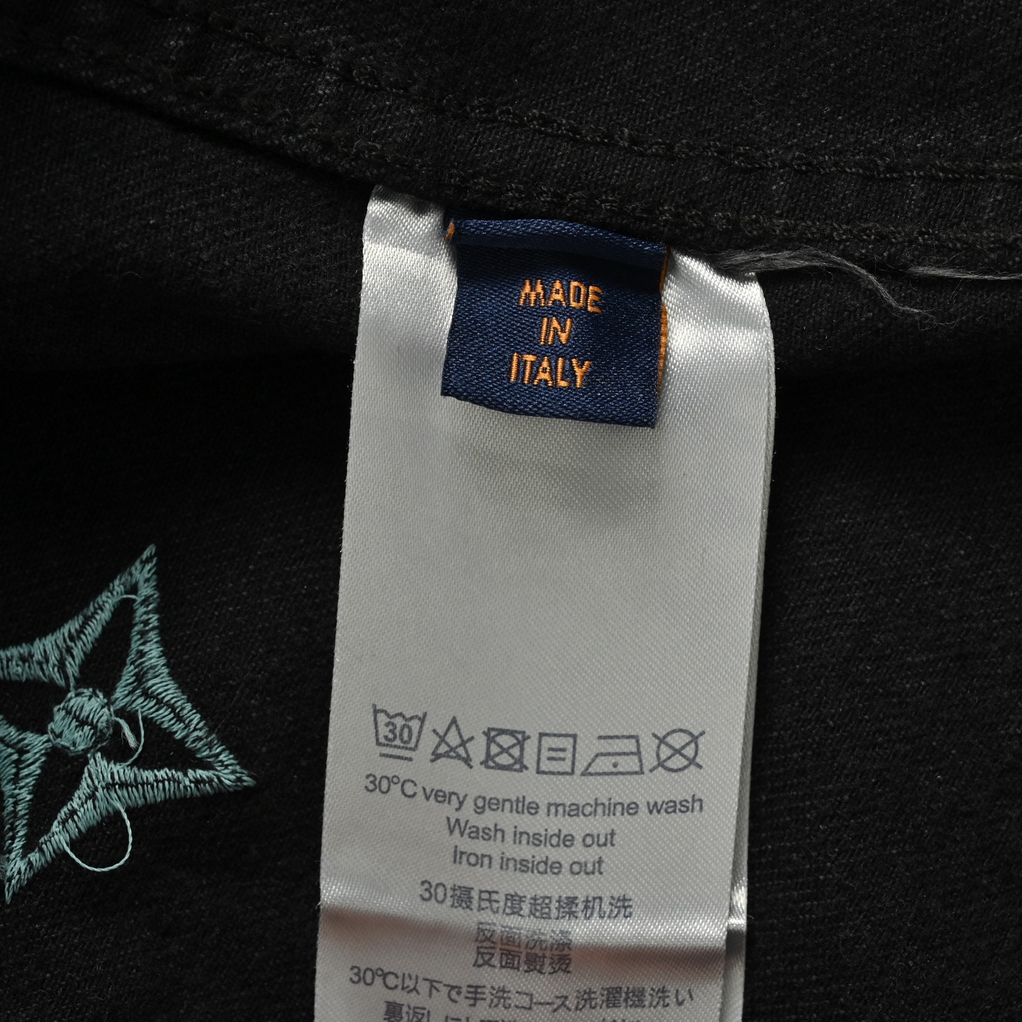 Louis Vuitton/路易威登 24Fw 满幅刺绣老花渐变水洗套装牛仔外套-Chinese UA Cheap High Quatity Brand Clothes Bags handbags Sneakers wholesale wholesaler seller from China Factory suppliers Fashion Clothing Shoes best Quality Beautiful Price Louis Vuitton/路易威登 24Fw 满幅刺绣老花渐变水洗套装牛仔外套