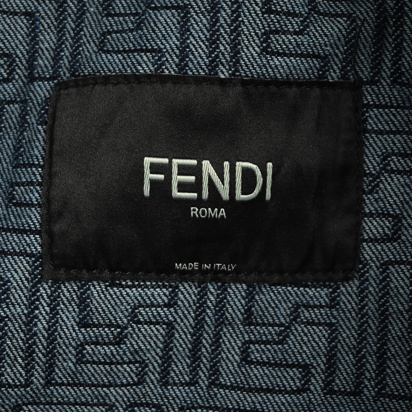 Fendi/芬迪 25Fw 满幅FF提花牛仔外套 定制水洗深蓝色FF提花牛仔面料-Chinese UA Cheap High Quatity Brand Clothes Bags handbags Sneakers wholesale wholesaler seller from China Factory suppliers Fashion Clothing Shoes best Quality Beautiful Price Fendi/芬迪 25Fw 满幅FF提花牛仔外套 定制水洗深蓝色FF提花牛仔面料