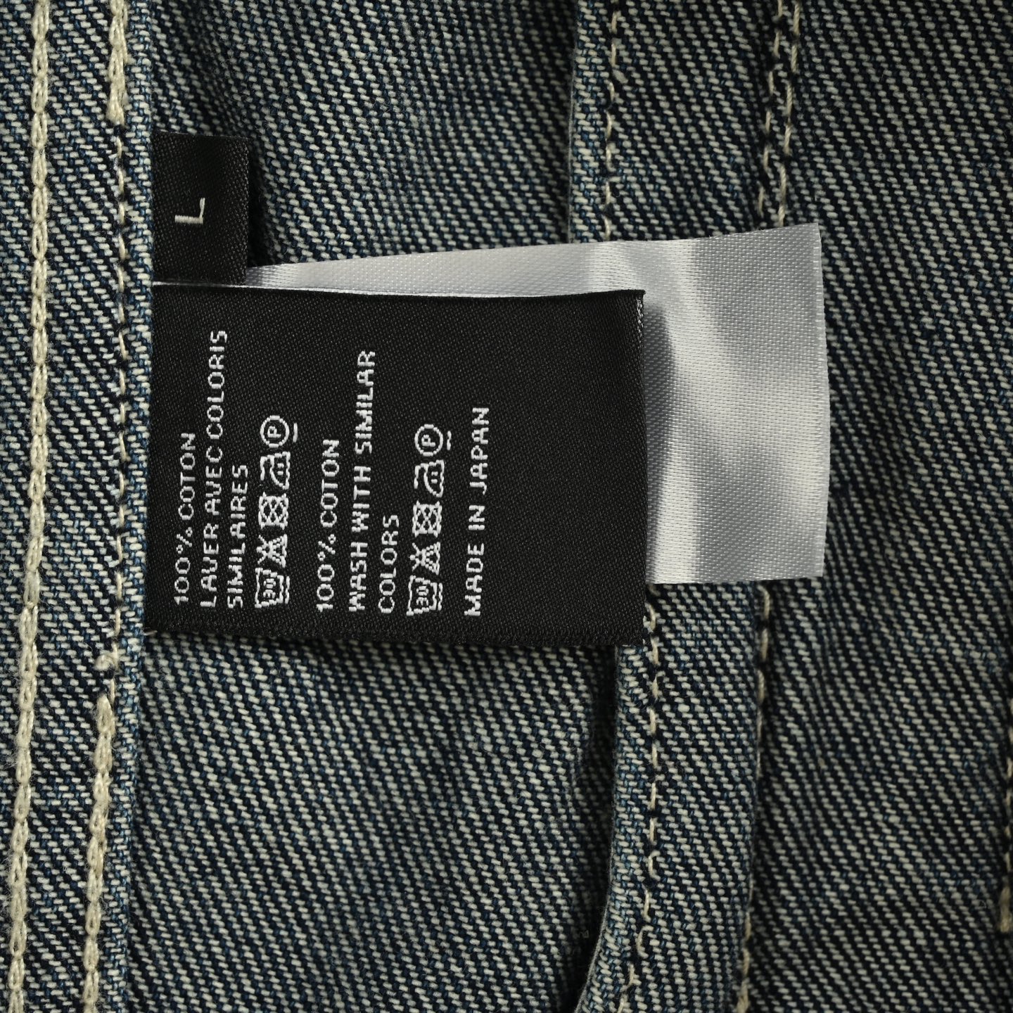 Celine/赛琳 25Fw 后背贴饰牛仔外套-High Quatity Cheap Brand wholesale wholesaler seller Clothes Bags handbags Sneakers Top Fashion Clothing Shoes from China Factory Chinese suppliers best Quality Beautiful Price Celine/赛琳 25Fw 后背贴饰牛仔外套