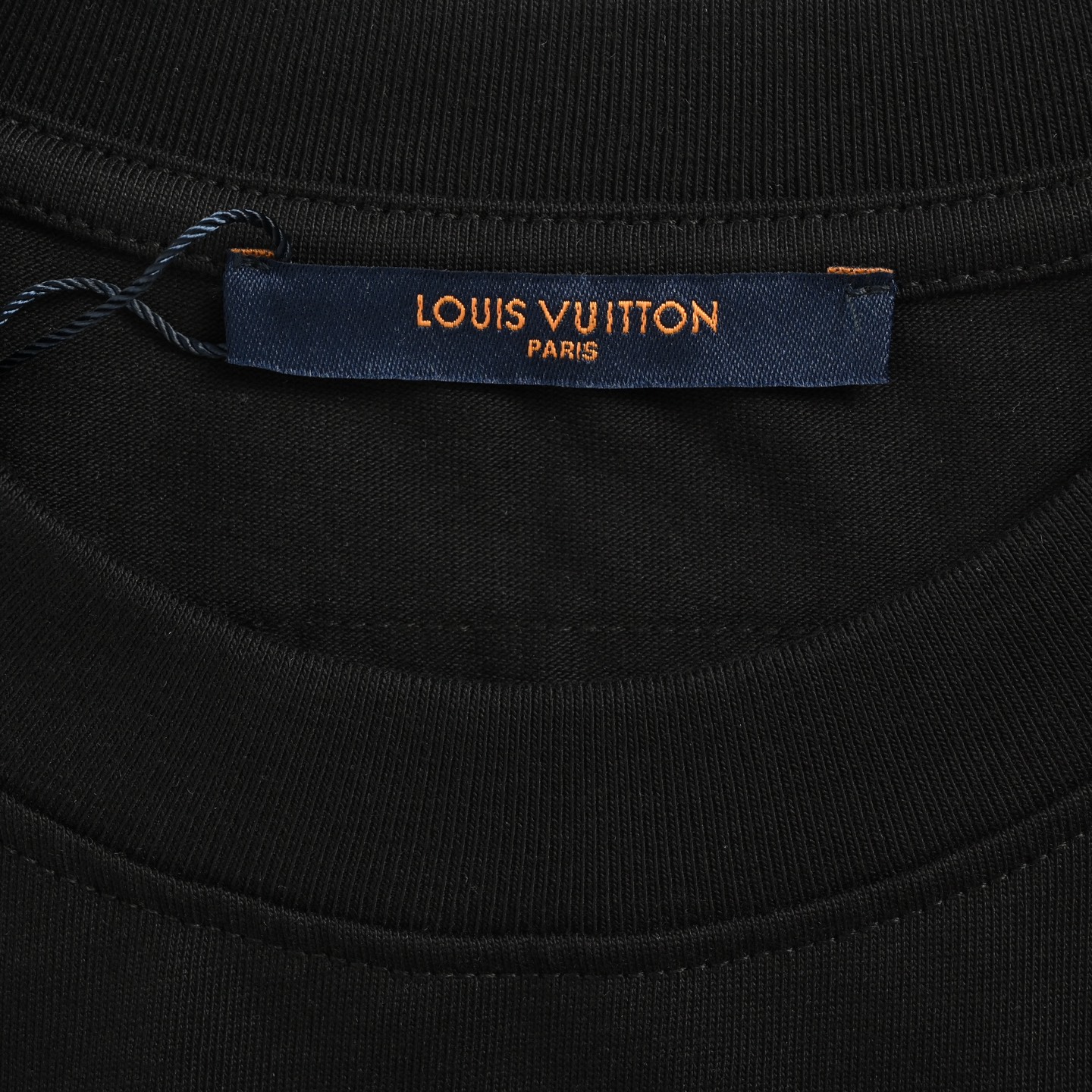 Louis Vuitton/路易威登 25Fw 胸前徽标浮雕压花长袖 黑色 白色