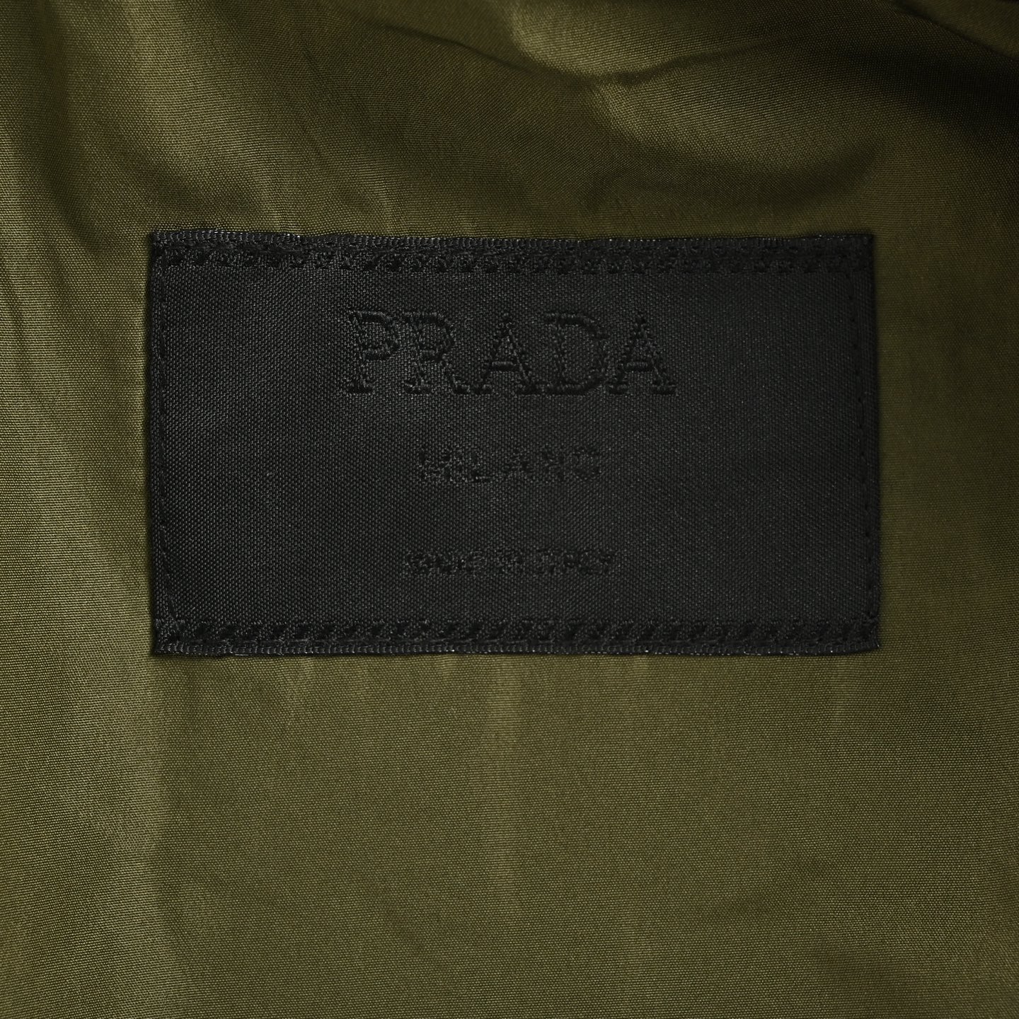 Prada/普拉达 胸口红条拉链连帽外套米白 墨绿-Chinese UA Cheap High Quatity Brand Clothes Bags handbags Sneakers wholesale wholesaler seller from China Factory suppliers Fashion Clothing Shoes best Quality Beautiful Price Prada/普拉达 胸口红条拉链连帽外套米白 墨绿