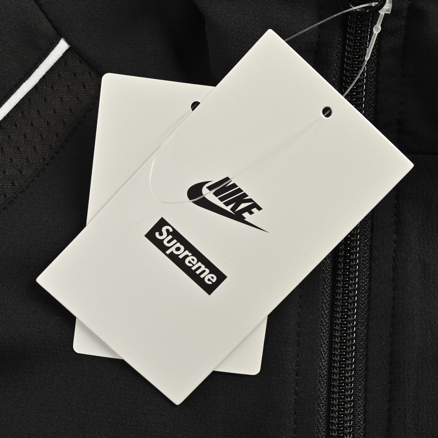 Supreme & Nike 25ss 联名Swoosh图案立领夹克外套-Chinese UA Cheap High Quatity Brand Clothes Bags handbags Sneakers wholesale wholesaler seller from China Factory suppliers Fashion Clothing Shoes best Quality Beautiful Price Supreme & Nike 25ss 联名Swoosh图案立领夹克外套