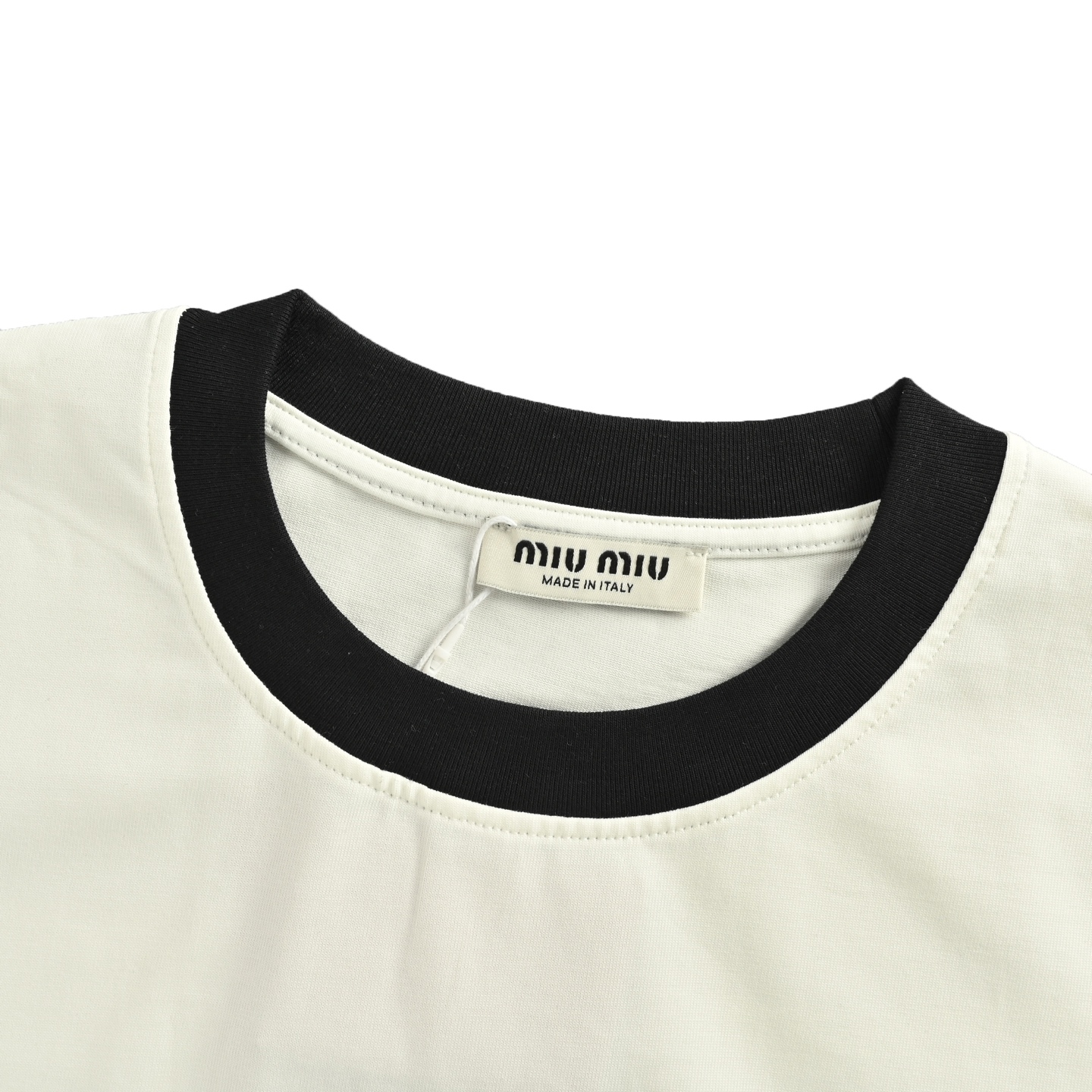 Miumiu/缪缪 胸前经典字母黑色领口长袖白色