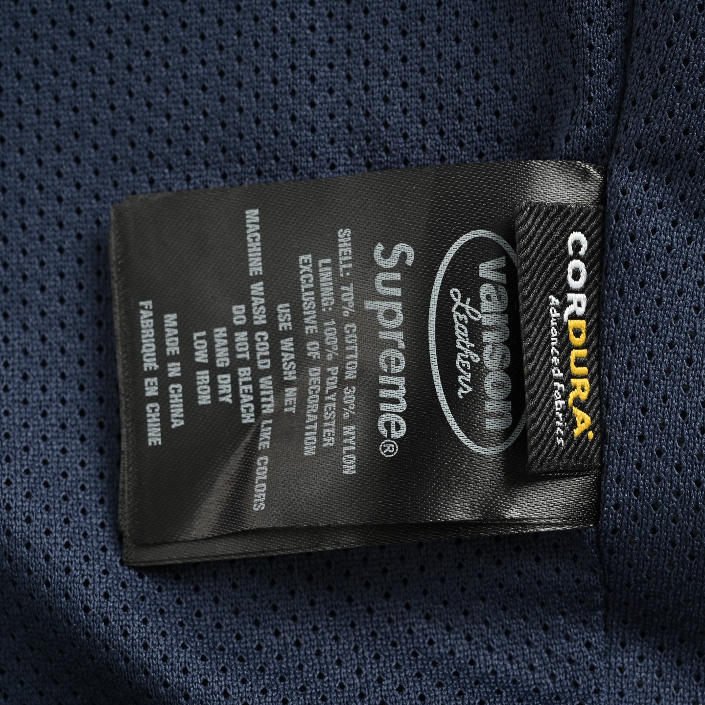 Supreme 三方联名皮革徽标贴花拉链拼接美式夹克外套黑色 白色 牛仔咖色-莆田鞋,莆田鞋货源,高仿鞋,高仿鞋货源,安福档口,莆田高仿鞋,莆田鞋批发,高仿鞋批发,莆田高仿运动鞋,高仿运动鞋,莆田运动鞋 Supreme 三方联名皮革徽标贴花拉链拼接美式夹克外套黑色 白色 牛仔咖色