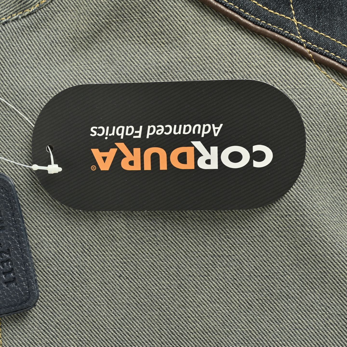 Supreme 三方联名皮革徽标贴花拉链拼接美式夹克外套黑色 白色 牛仔咖色-莆田鞋,莆田鞋货源,高仿鞋,高仿鞋货源,安福档口,莆田高仿鞋,莆田鞋批发,高仿鞋批发,莆田高仿运动鞋,高仿运动鞋,莆田运动鞋 Supreme 三方联名皮革徽标贴花拉链拼接美式夹克外套黑色 白色 牛仔咖色