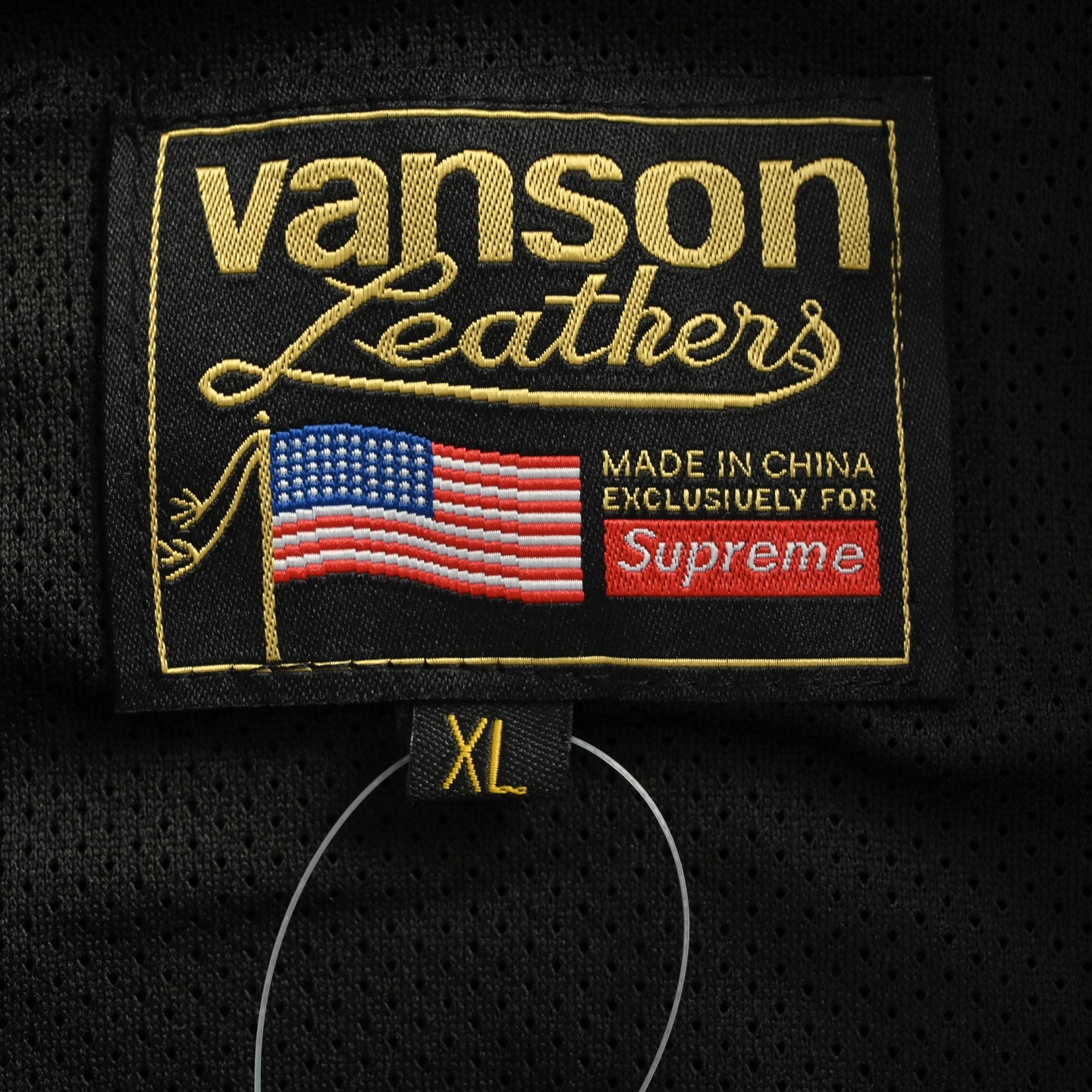 Supreme 三方联名皮革徽标贴花拉链拼接美式夹克外套-莆田鞋,莆田鞋货源,高仿鞋,高仿鞋货源,安福档口,莆田高仿鞋,莆田鞋批发,高仿鞋批发,莆田高仿运动鞋,高仿运动鞋,莆田运动鞋 Supreme 三方联名皮革徽标贴花拉链拼接美式夹克外套