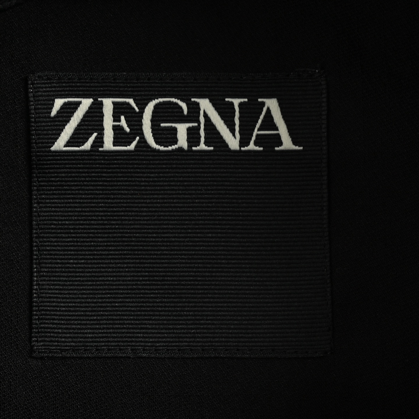 Zegna/杰尼亚 纽扣衬衫翻领外套黑色 米白-Chinese UA Cheap High Quatity Brand Clothes Bags handbags Sneakers wholesale wholesaler seller from China Factory suppliers Fashion Clothing Shoes best Quality Beautiful Price Zegna/杰尼亚 纽扣衬衫翻领外套黑色 米白