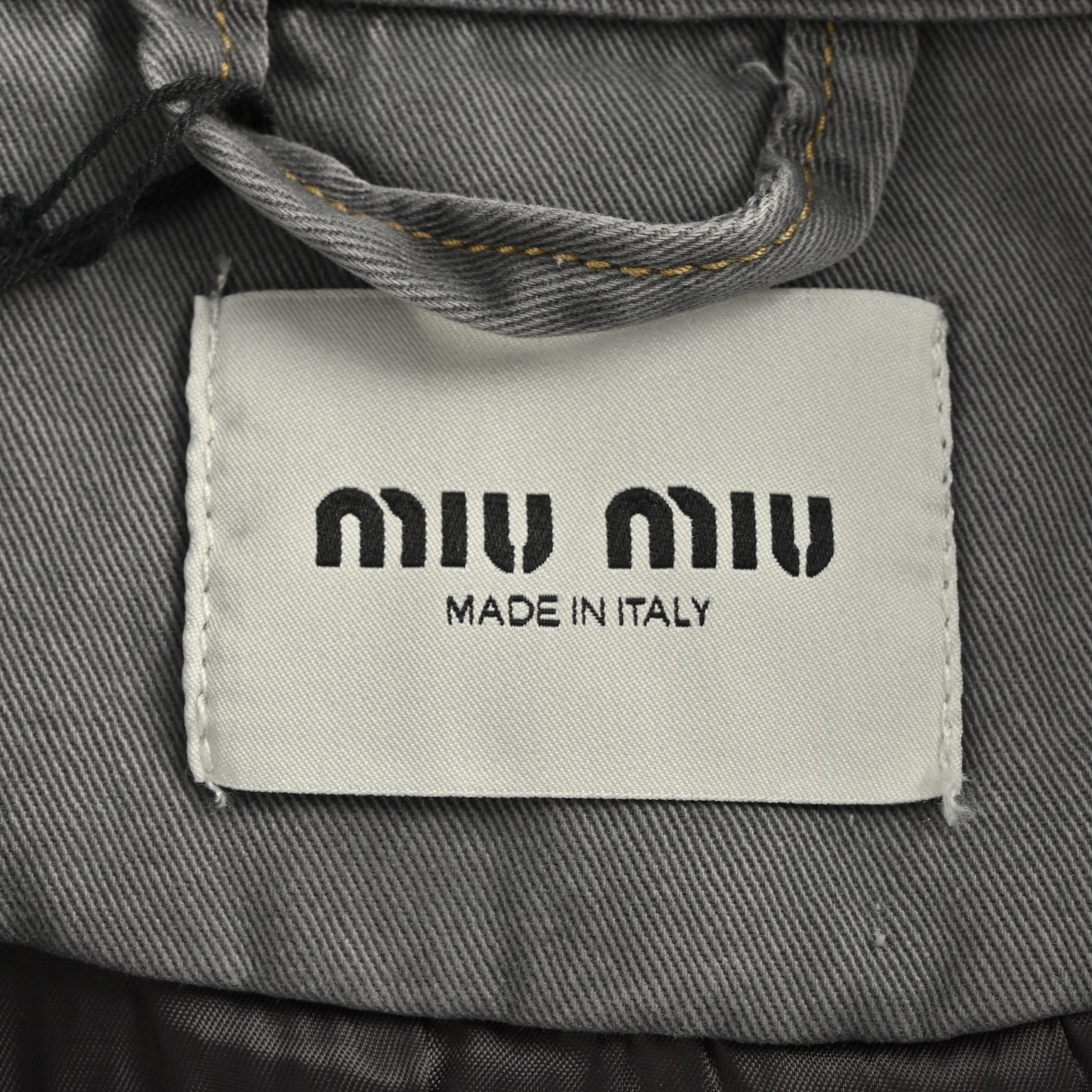 Miu Miu/缪缪 25Fw Miu小标灯芯绒领做旧棉服外套-Chinese UA Cheap High Quatity Brand Clothes Bags handbags Sneakers wholesale wholesaler seller from China Factory suppliers Fashion Clothing Shoes best Quality Beautiful Price Miu Miu/缪缪 25Fw Miu小标灯芯绒领做旧棉服外套