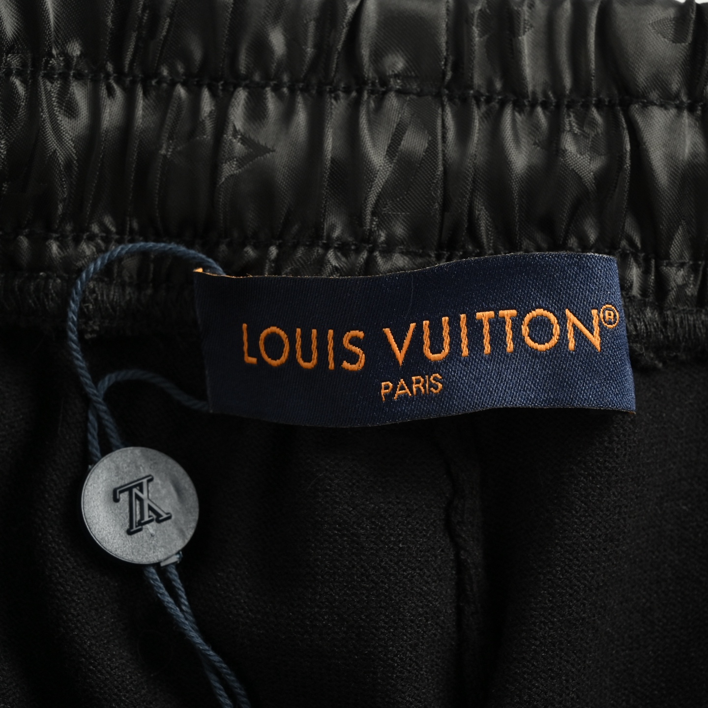 Louis Vuitton/路易威登 25Fw针织提花拼接锦纶嵌饰抽绳短裤 白色原版-Chinese UA Cheap High Quatity Brand Clothes Bags handbags Sneakers wholesale wholesaler seller from China Factory suppliers Fashion Clothing Shoes best Quality Beautiful Price Louis Vuitton/路易威登 25Fw针织提花拼接锦纶嵌饰抽绳短裤 白色原版