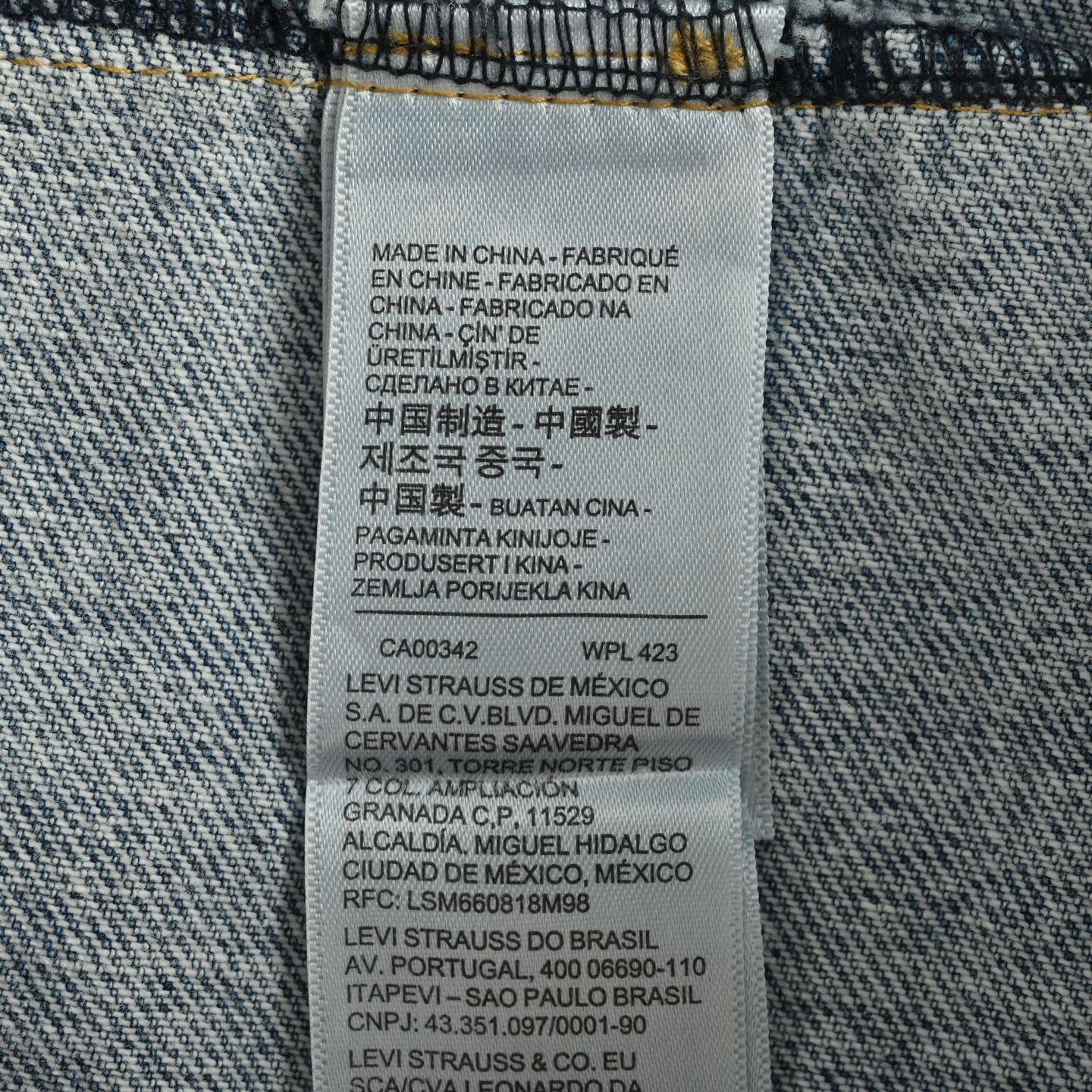 Nike & Levi’s 联名款刺绣logo牛仔外套 Levi’s x Nike 最新联名款 纽扣双口袋logo宽松休闲舒适翻领牛仔外套-Chinese UA Cheap High Quatity Brand Clothes Bags handbags Sneakers wholesale wholesaler seller from China Factory suppliers Fashion Clothing Shoes best Quality Beautiful Price Nike & Levi’s 联名款刺绣logo牛仔外套 Levi’s x Nike 最新联名款 纽扣双口袋logo宽松休闲舒适翻领牛仔外套