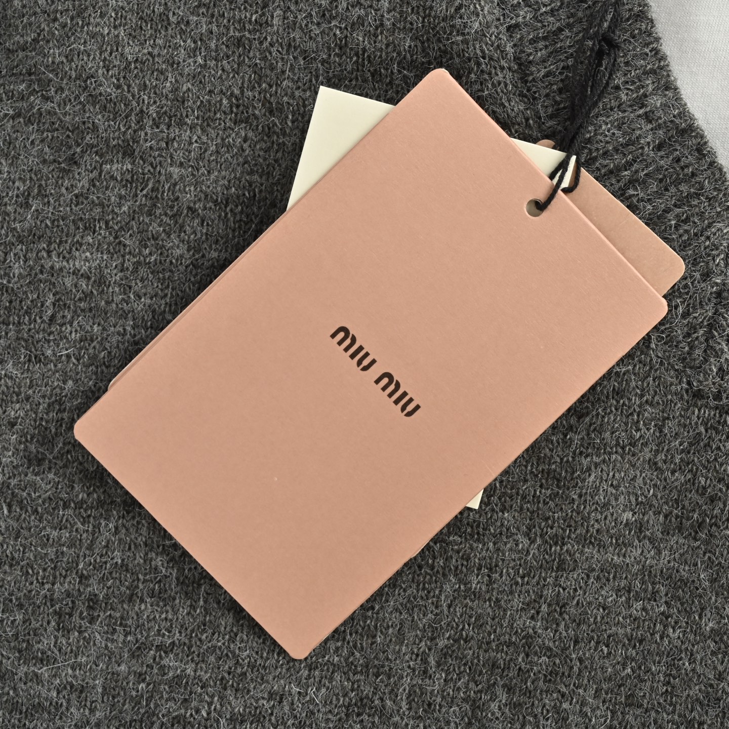 Miu Miu/缪缪 25Fw Miu小标假两件毛衣-Chinese UA Cheap High Quatity Brand Clothes Bags handbags Sneakers wholesale wholesaler seller from China Factory suppliers Fashion Clothing Shoes best Quality Beautiful Price Miu Miu/缪缪 25Fw Miu小标假两件毛衣