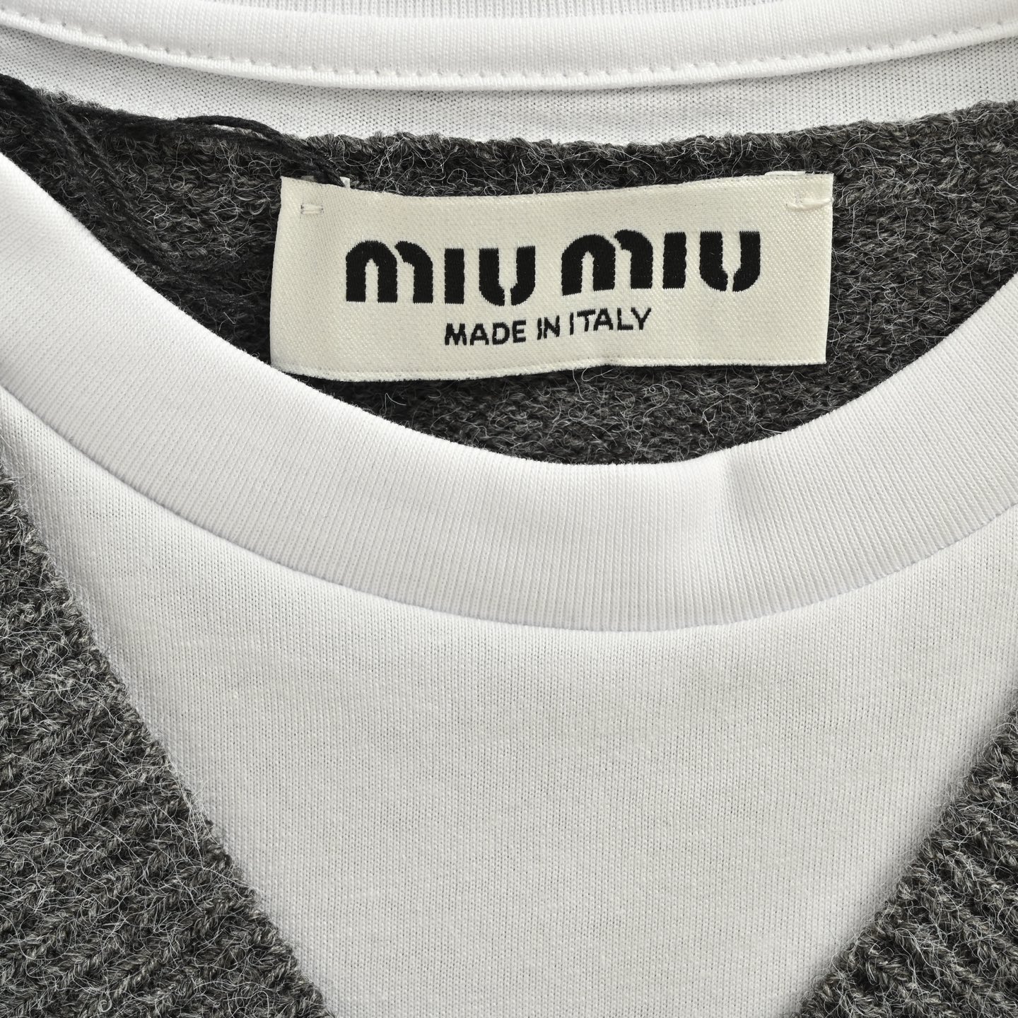 Miu Miu/缪缪 25Fw Miu小标假两件毛衣-Chinese UA Cheap High Quatity Brand Clothes Bags handbags Sneakers wholesale wholesaler seller from China Factory suppliers Fashion Clothing Shoes best Quality Beautiful Price Miu Miu/缪缪 25Fw Miu小标假两件毛衣