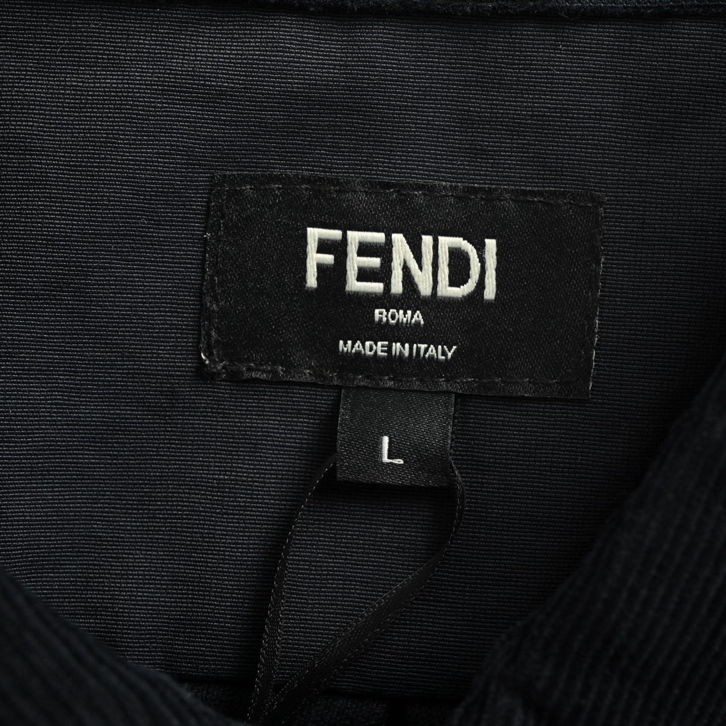Fendi/芬迪 25Fw 蓝色灯芯绒衬衫外套 选用蓝色灯芯绒面料
