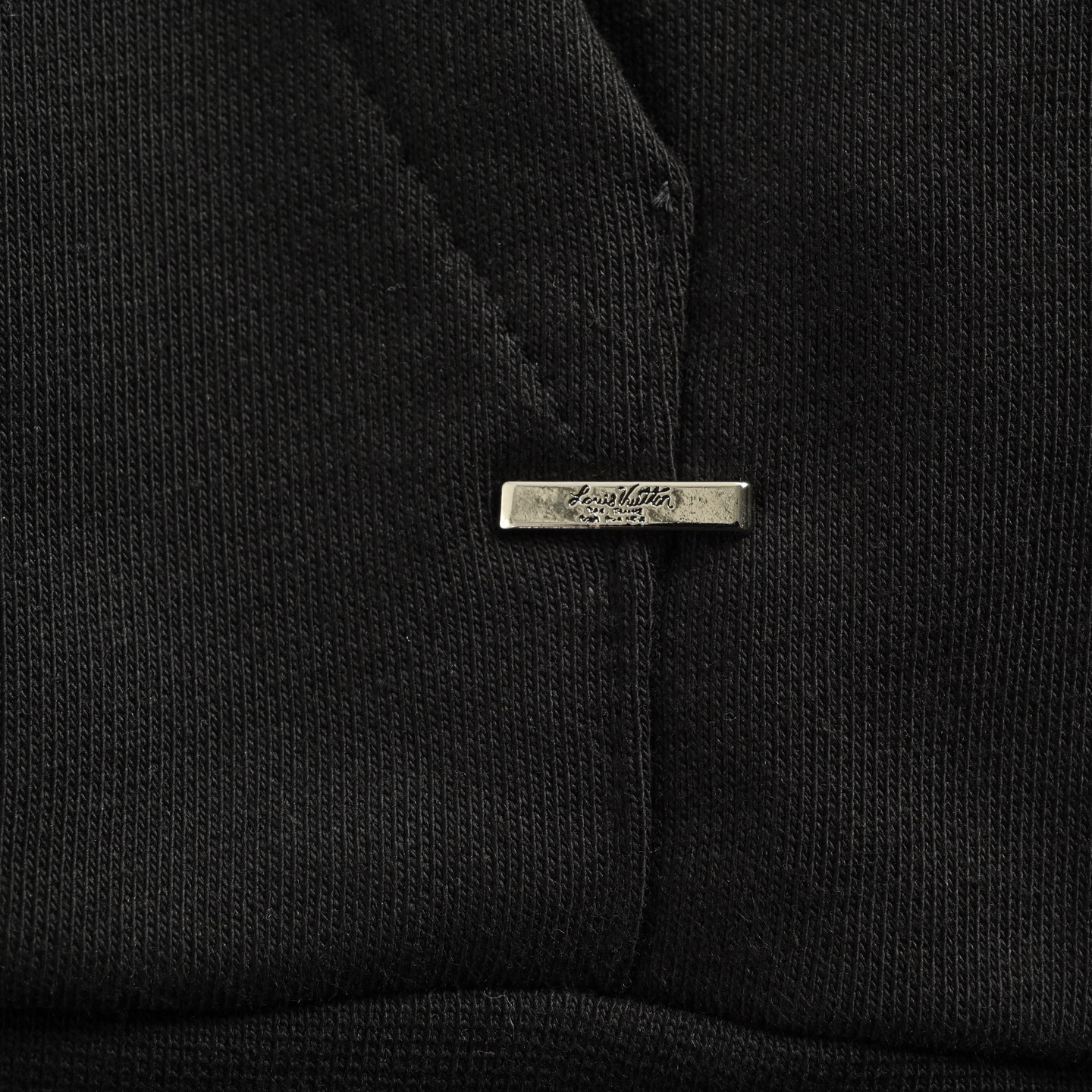 Louis Vuitton/路易威登 25Fw 后背标签纯色连帽卫衣-Chinese UA Cheap High Quatity Brand Clothes Bags handbags Sneakers wholesale wholesaler seller from China Factory suppliers Fashion Clothing Shoes best Quality Beautiful Price Louis Vuitton/路易威登 25Fw 后背标签纯色连帽卫衣