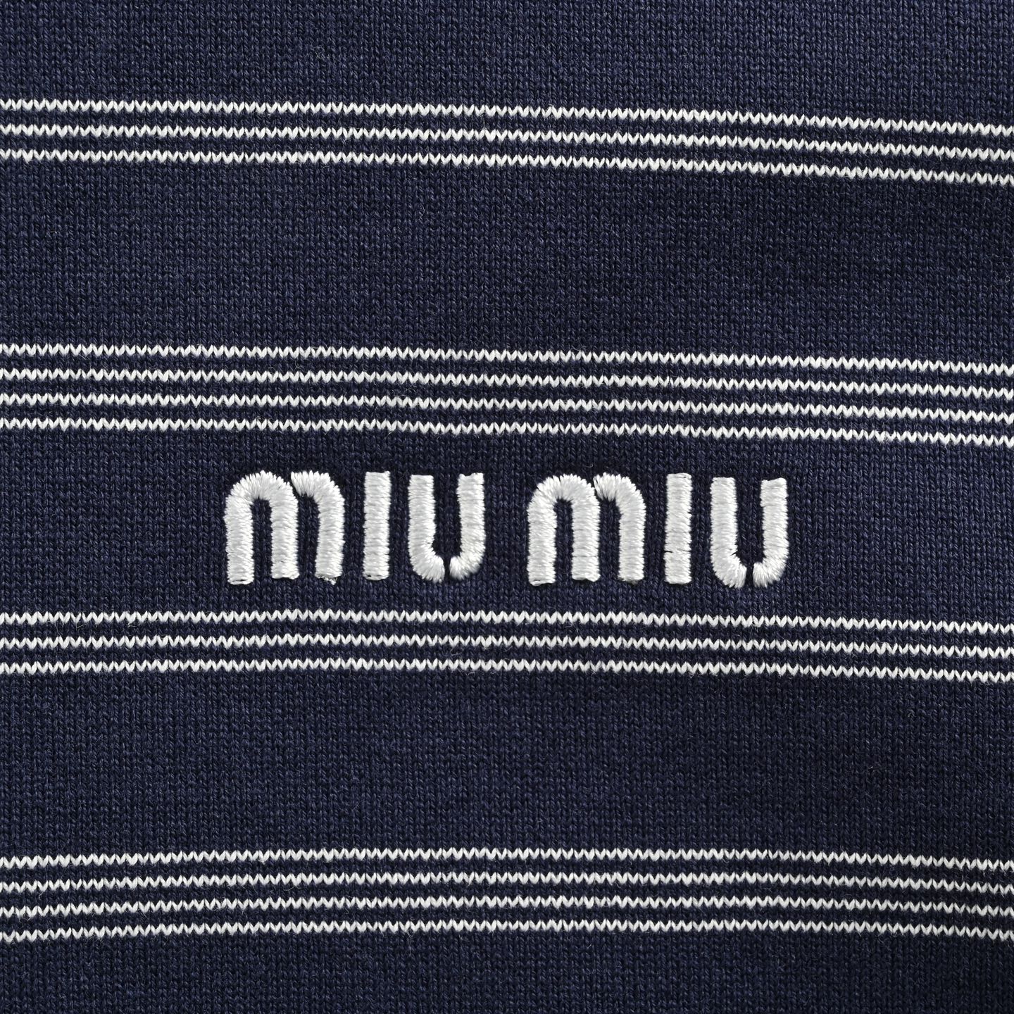Miu Miu/缪缪 25Fw 小标条纹半拉链Polo卫衣-Chinese UA Cheap High Quatity Brand Clothes Bags handbags Sneakers wholesale wholesaler seller from China Factory suppliers Fashion Clothing Shoes best Quality Beautiful Price Miu Miu/缪缪 25Fw 小标条纹半拉链Polo卫衣