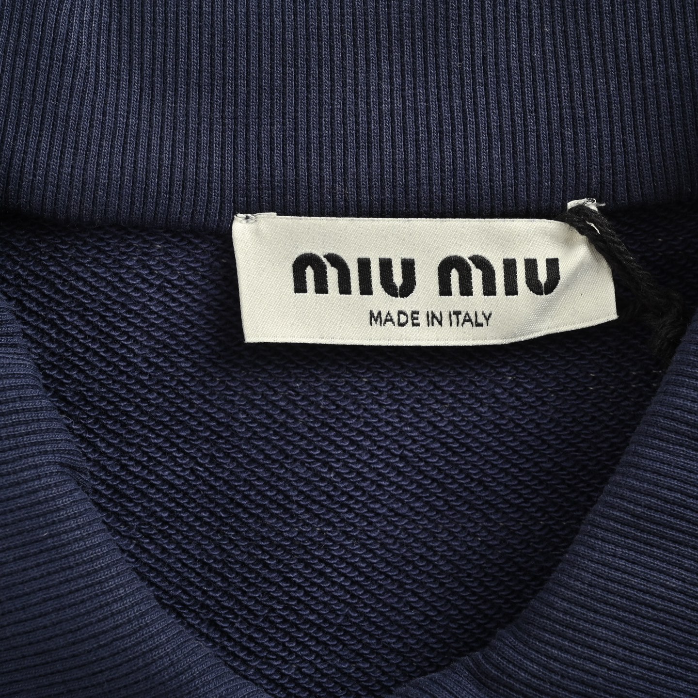 Miu Miu/缪缪 25Fw 小标条纹半拉链Polo卫衣-Chinese UA Cheap High Quatity Brand Clothes Bags handbags Sneakers wholesale wholesaler seller from China Factory suppliers Fashion Clothing Shoes best Quality Beautiful Price Miu Miu/缪缪 25Fw 小标条纹半拉链Polo卫衣