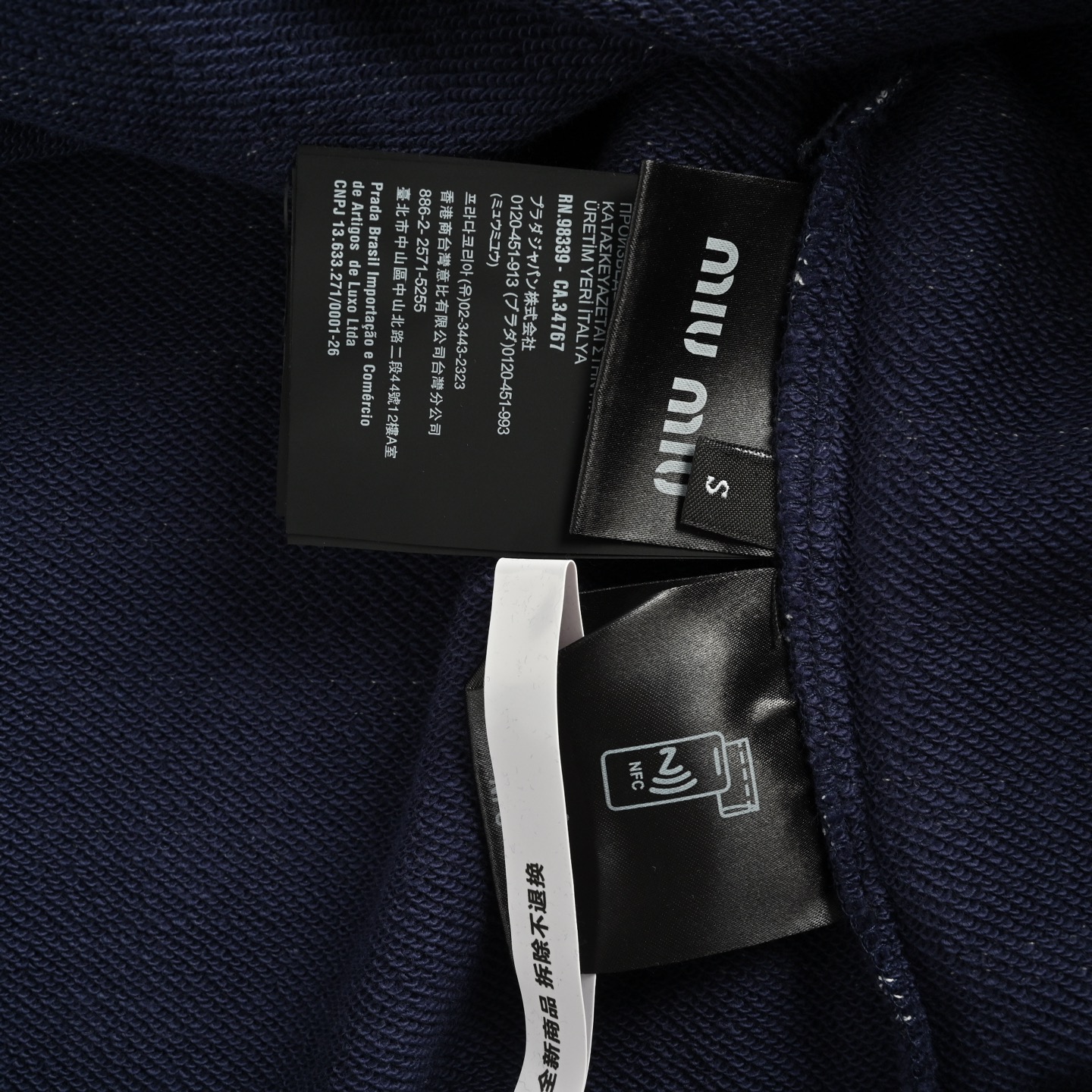 Miu Miu/缪缪 25Fw 小标条纹半拉链Polo卫衣-Chinese UA Cheap High Quatity Brand Clothes Bags handbags Sneakers wholesale wholesaler seller from China Factory suppliers Fashion Clothing Shoes best Quality Beautiful Price Miu Miu/缪缪 25Fw 小标条纹半拉链Polo卫衣