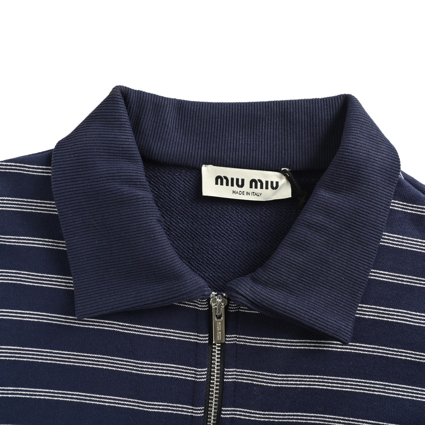 Miu Miu/缪缪 25Fw 小标条纹半拉链Polo卫衣-Chinese UA Cheap High Quatity Brand Clothes Bags handbags Sneakers wholesale wholesaler seller from China Factory suppliers Fashion Clothing Shoes best Quality Beautiful Price Miu Miu/缪缪 25Fw 小标条纹半拉链Polo卫衣