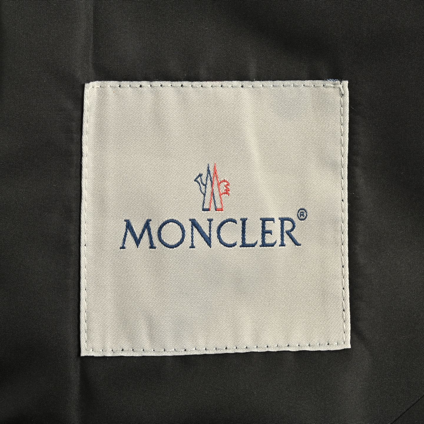 ONCLER/蒙口 刺绣袖口袋拉链连帽夹克外套