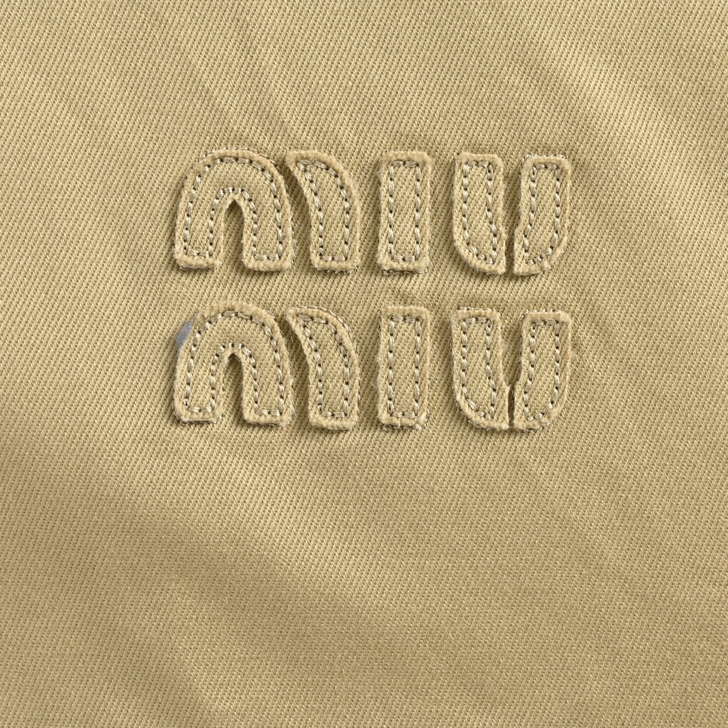 Miu Miu/缪缪 25Fw 贴布绣格纹假两件夹克外套-Chinese UA Cheap High Quatity Brand Clothes Bags handbags Sneakers wholesale wholesaler seller from China Factory suppliers Fashion Clothing Shoes best Quality Beautiful Price Miu Miu/缪缪 25Fw 贴布绣格纹假两件夹克外套