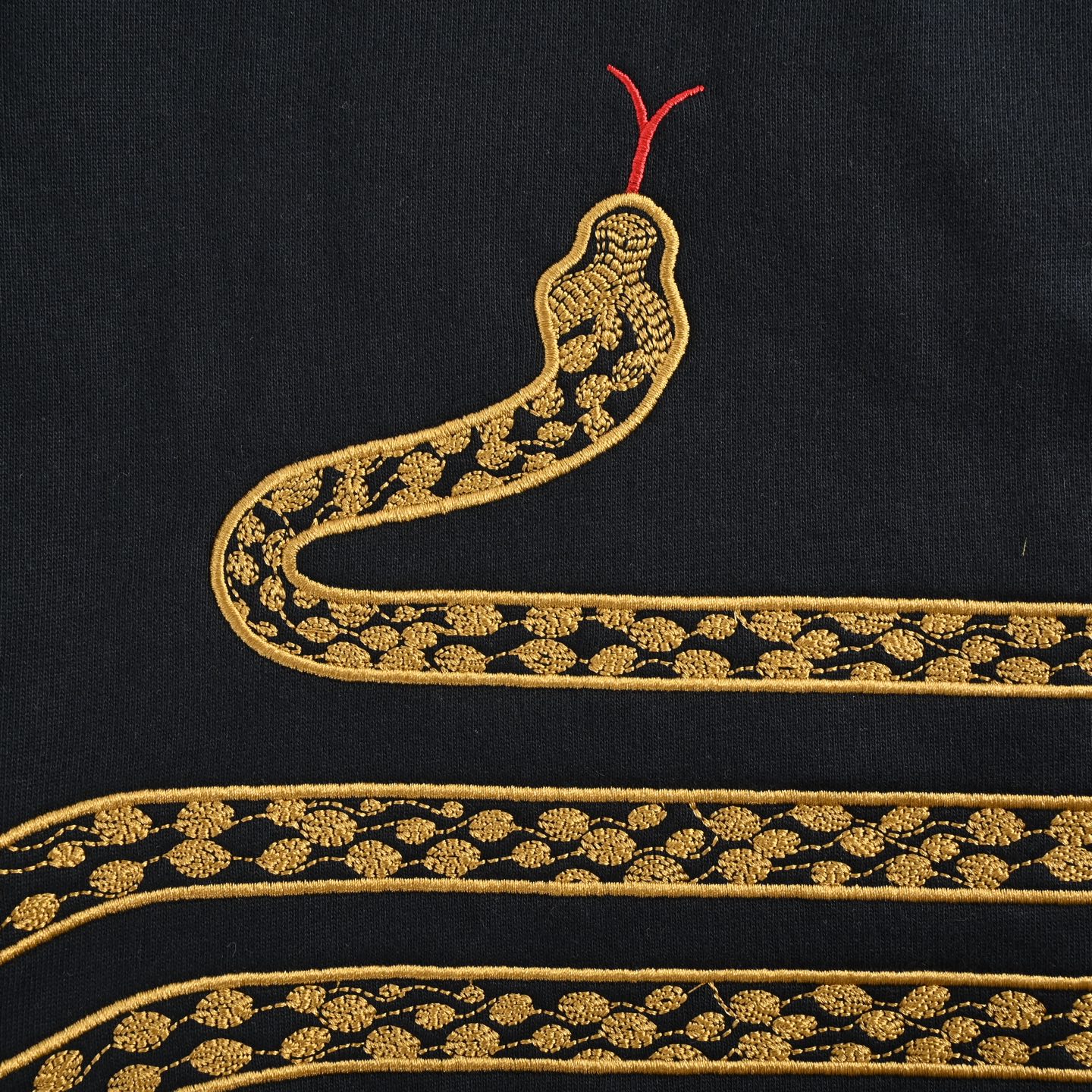 Thom Browne/汤姆布朗 蛇年限定四杠刺绣长裤黑色 白灰-Chinese UA Cheap High Quatity Brand Clothes Bags handbags Sneakers wholesale wholesaler seller from China Factory suppliers Fashion Clothing Shoes best Quality Beautiful Price Thom Browne/汤姆布朗 蛇年限定四杠刺绣长裤黑色 白灰