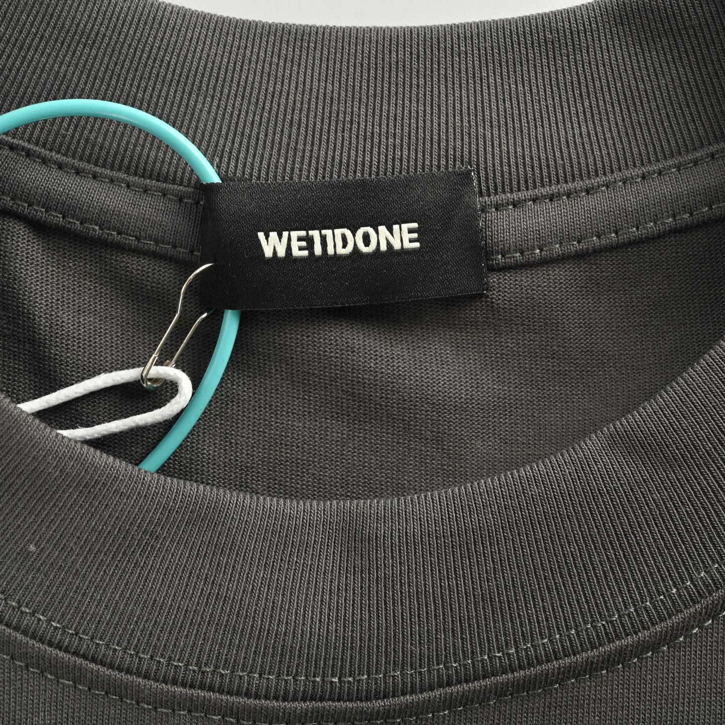 210 We11 Done 25ss 火焰字母logo长袖T恤黑灰色 白色-Chinese UA Cheap High Quatity Brand Clothes Bags handbags Sneakers wholesale wholesaler seller from China Factory suppliers Fashion Clothing Shoes best Quality Beautiful Price 210 We11 Done 25ss 火焰字母logo长袖T恤黑灰色 白色