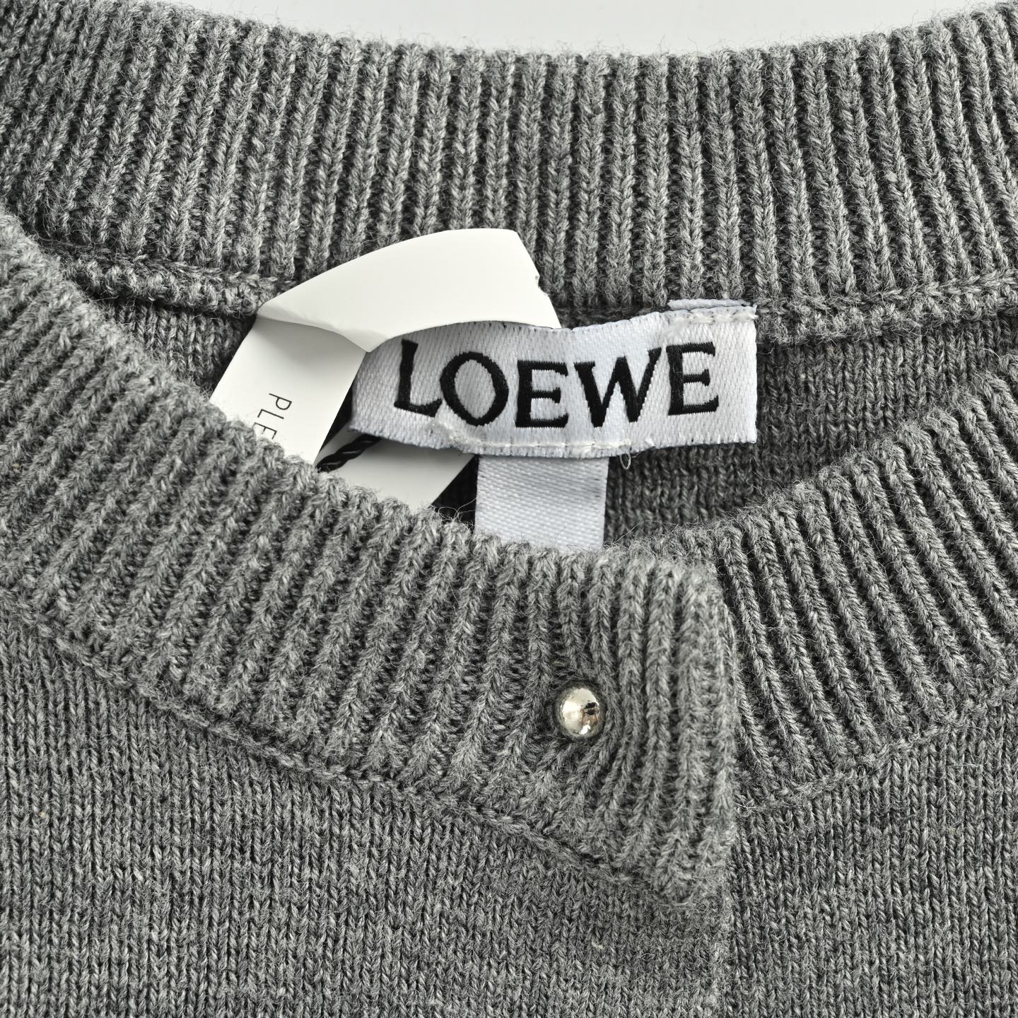 Loewe/罗意威 24Fw 铆钉开衫外套-Chinese UA Cheap High Quatity Brand Clothes Bags handbags Sneakers wholesale wholesaler seller from China Factory suppliers Fashion Clothing Shoes best Quality Beautiful Price Loewe/罗意威 24Fw 铆钉开衫外套