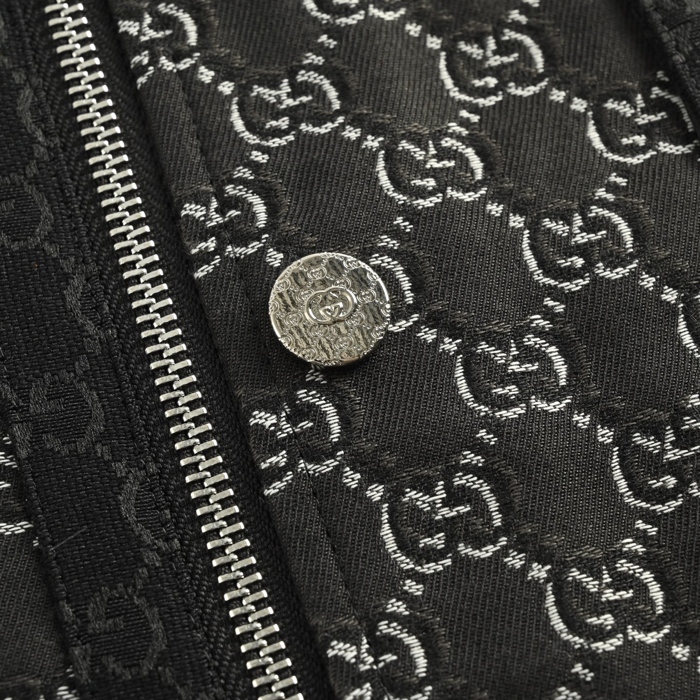 Gucci/古驰 双G满印帆布口袋翻领外套-Chinese UA Cheap High Quatity Brand Clothes Bags handbags Sneakers wholesale wholesaler seller from China Factory suppliers Fashion Clothing Shoes best Quality Beautiful Price Gucci/古驰 双G满印帆布口袋翻领外套