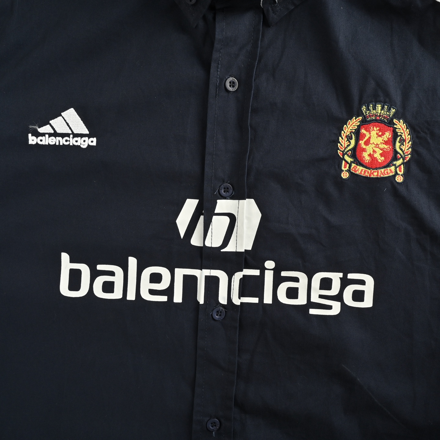 Balenciaga/巴黎世家 曼联logo刺绣织带衬衫-Chinese UA Cheap High Quatity Brand Clothes Bags handbags Sneakers wholesale wholesaler seller from China Factory suppliers Fashion Clothing Shoes best Quality Beautiful Price Balenciaga/巴黎世家 曼联logo刺绣织带衬衫