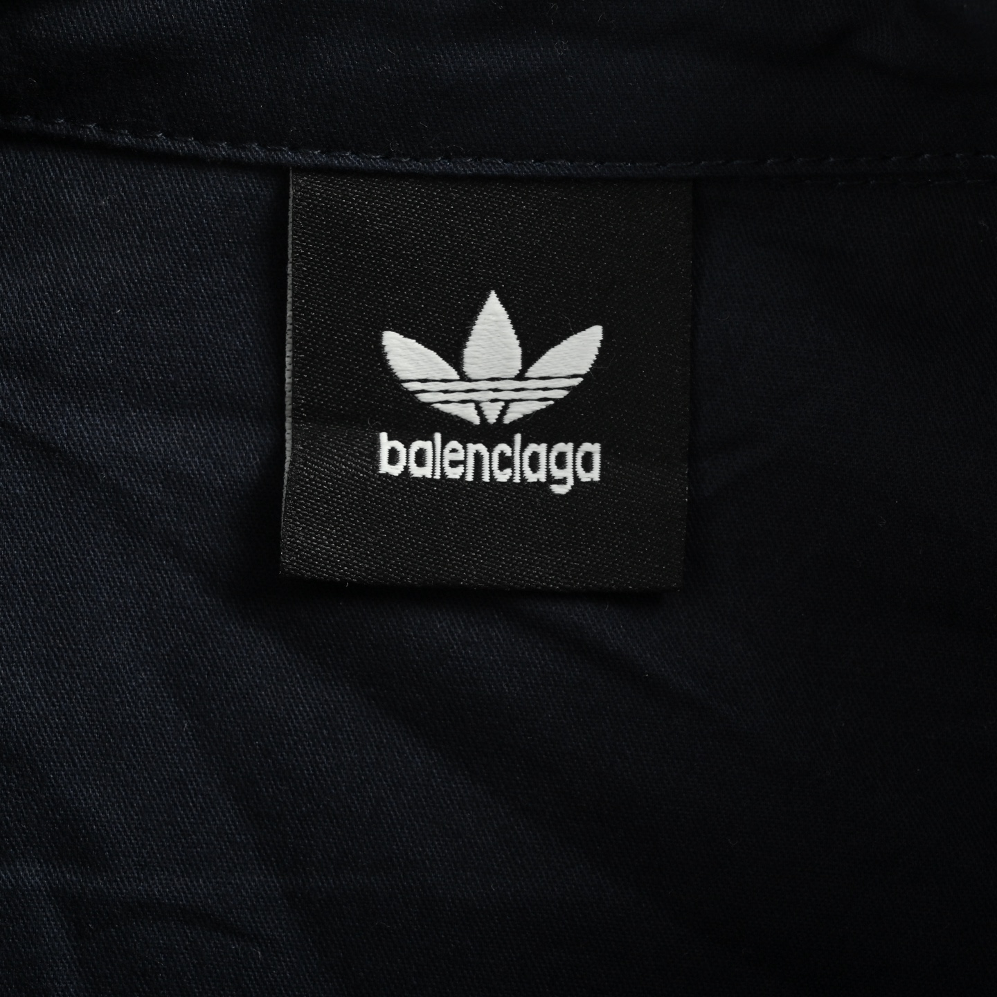 Balenciaga/巴黎世家 曼联logo刺绣织带衬衫-Chinese UA Cheap High Quatity Brand Clothes Bags handbags Sneakers wholesale wholesaler seller from China Factory suppliers Fashion Clothing Shoes best Quality Beautiful Price Balenciaga/巴黎世家 曼联logo刺绣织带衬衫