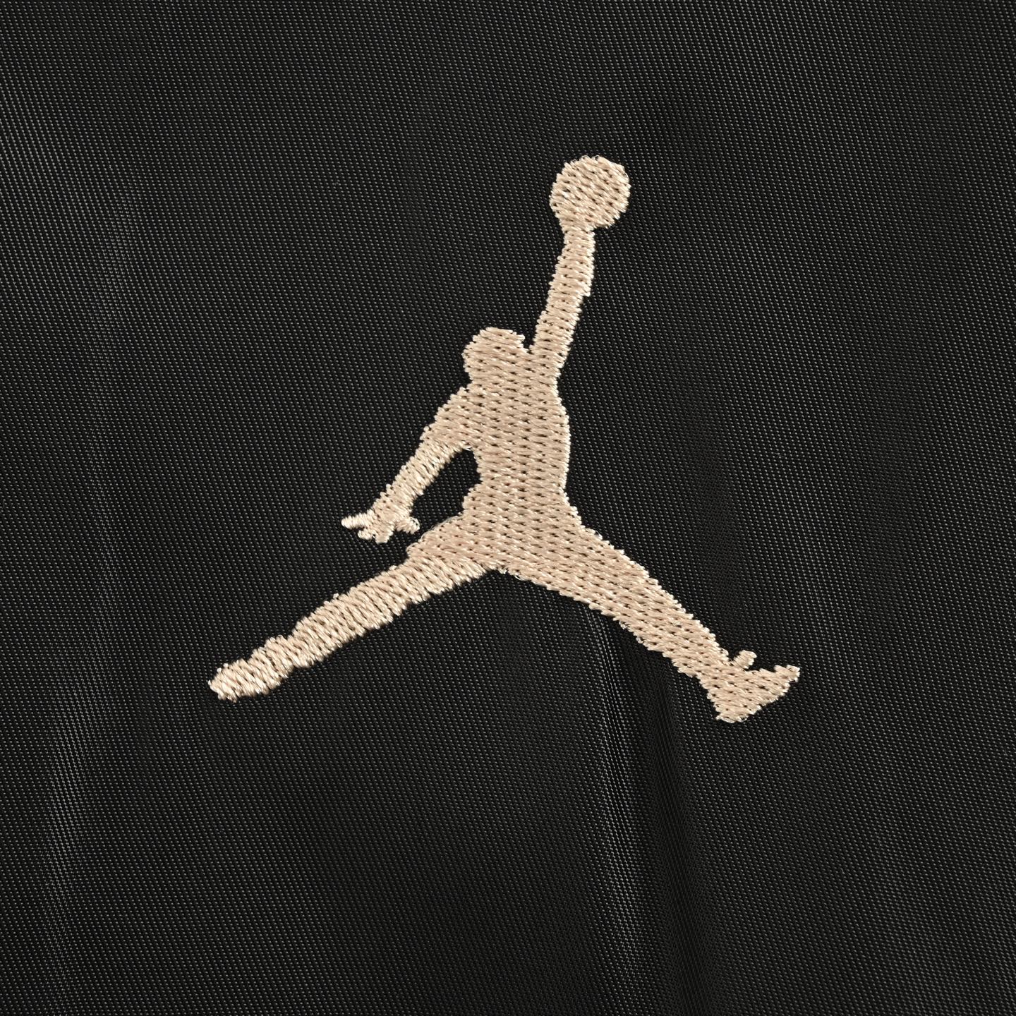 Air Jordan 刺绣徽标撞色拼接夹克外套 黑色 米色-Chinese UA Cheap High Quatity Brand Clothes Bags handbags Sneakers wholesale wholesaler seller from China Factory suppliers Fashion Clothing Shoes best Quality Beautiful Price Air Jordan 刺绣徽标撞色拼接夹克外套 黑色 米色