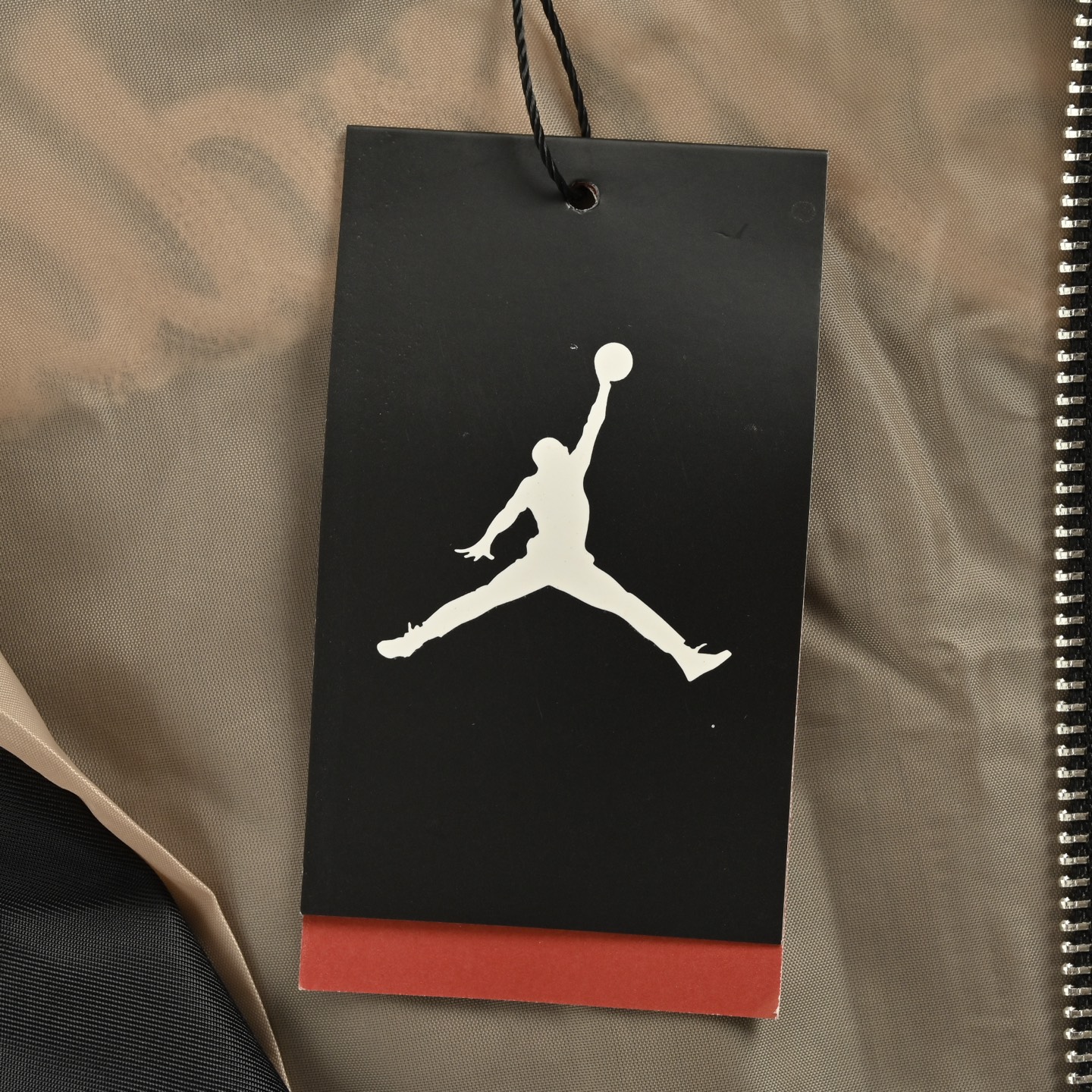 Air Jordan 刺绣徽标撞色拼接夹克外套 黑色 米色-Chinese UA Cheap High Quatity Brand Clothes Bags handbags Sneakers wholesale wholesaler seller from China Factory suppliers Fashion Clothing Shoes best Quality Beautiful Price Air Jordan 刺绣徽标撞色拼接夹克外套 黑色 米色