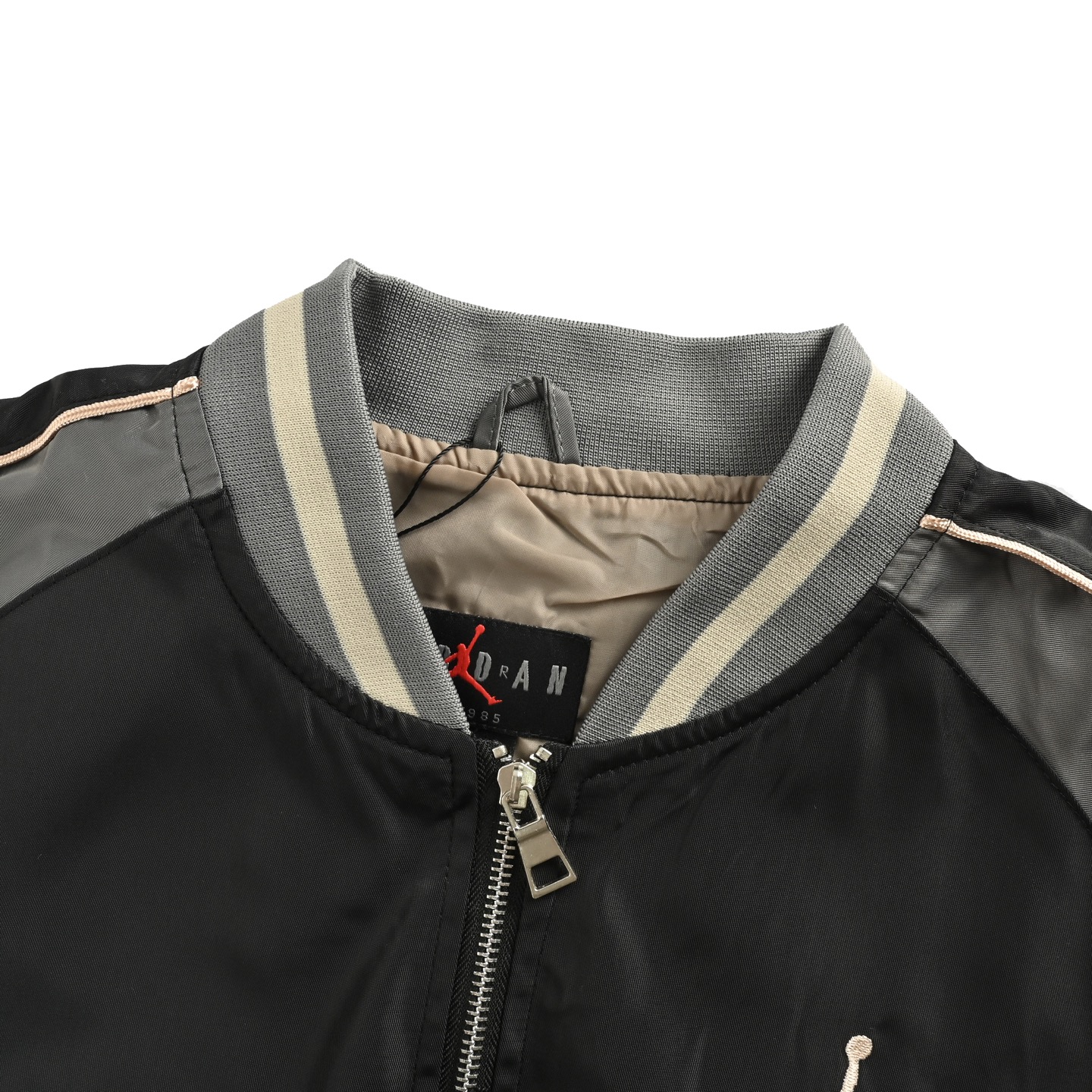 Air Jordan 刺绣徽标撞色拼接夹克外套 黑色 米色-Chinese UA Cheap High Quatity Brand Clothes Bags handbags Sneakers wholesale wholesaler seller from China Factory suppliers Fashion Clothing Shoes best Quality Beautiful Price Air Jordan 刺绣徽标撞色拼接夹克外套 黑色 米色