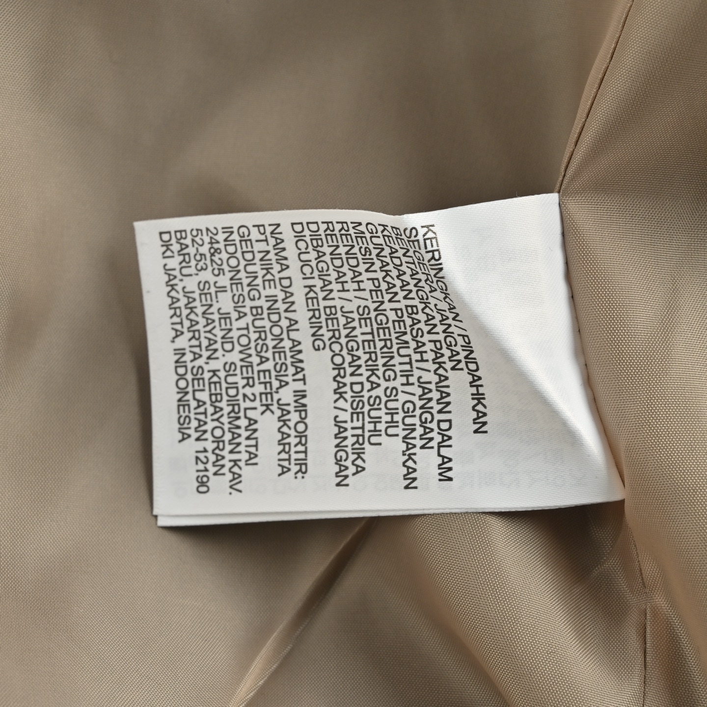 Air Jordan 刺绣徽标撞色拼接夹克外套 黑色 米色-Chinese UA Cheap High Quatity Brand Clothes Bags handbags Sneakers wholesale wholesaler seller from China Factory suppliers Fashion Clothing Shoes best Quality Beautiful Price Air Jordan 刺绣徽标撞色拼接夹克外套 黑色 米色