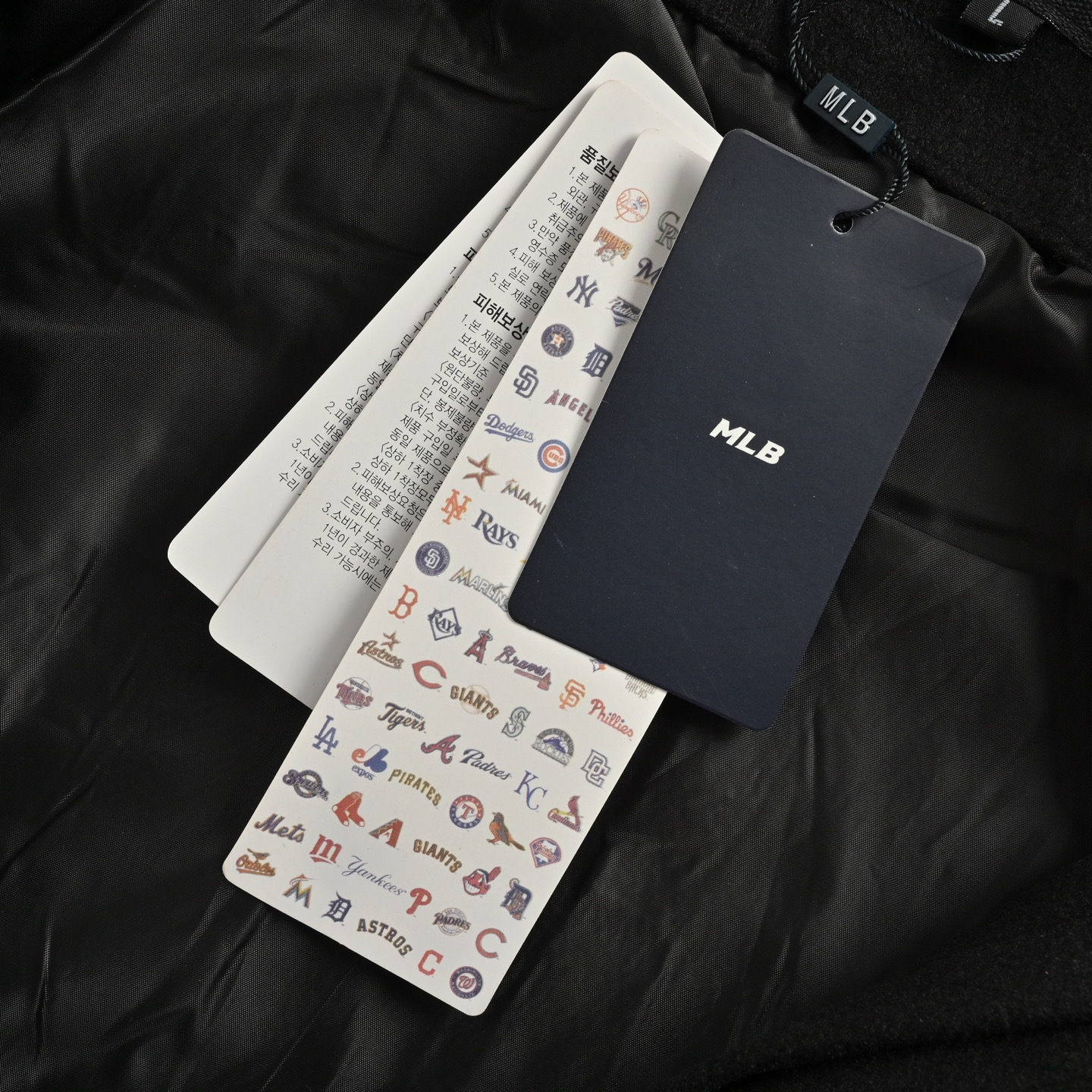 MLB 花卉刺绣棒球服外套 面料采用800克羊毛呢混纺面料-High Quatity Cheap Brand wholesale wholesaler seller Clothes Bags handbags Sneakers Top Fashion Clothing Shoes from China Factory Chinese suppliers best Quality Beautiful Price MLB 花卉刺绣棒球服外套 面料采用800克羊毛呢混纺面料