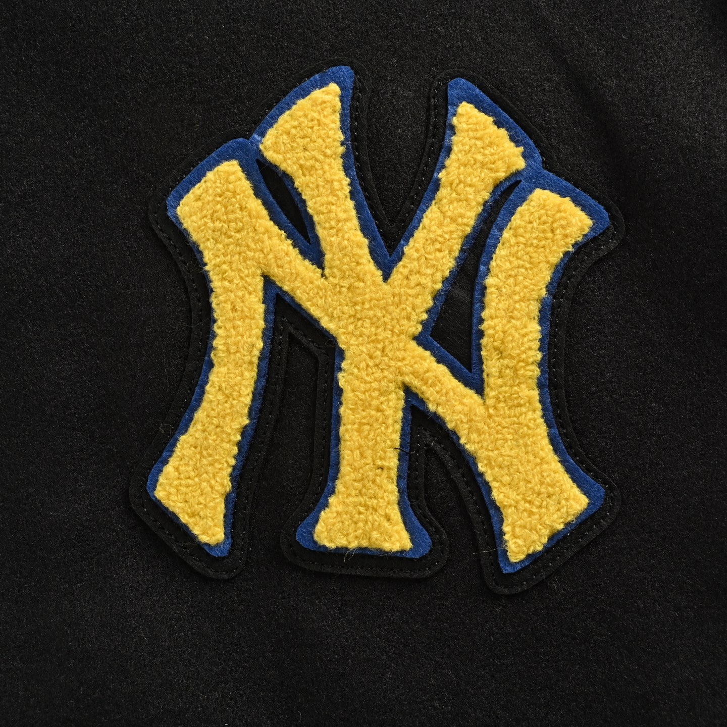 MLB 花卉刺绣棒球服外套 面料采用800克羊毛呢混纺面料-High Quatity Cheap Brand wholesale wholesaler seller Clothes Bags handbags Sneakers Top Fashion Clothing Shoes from China Factory Chinese suppliers best Quality Beautiful Price MLB 花卉刺绣棒球服外套 面料采用800克羊毛呢混纺面料