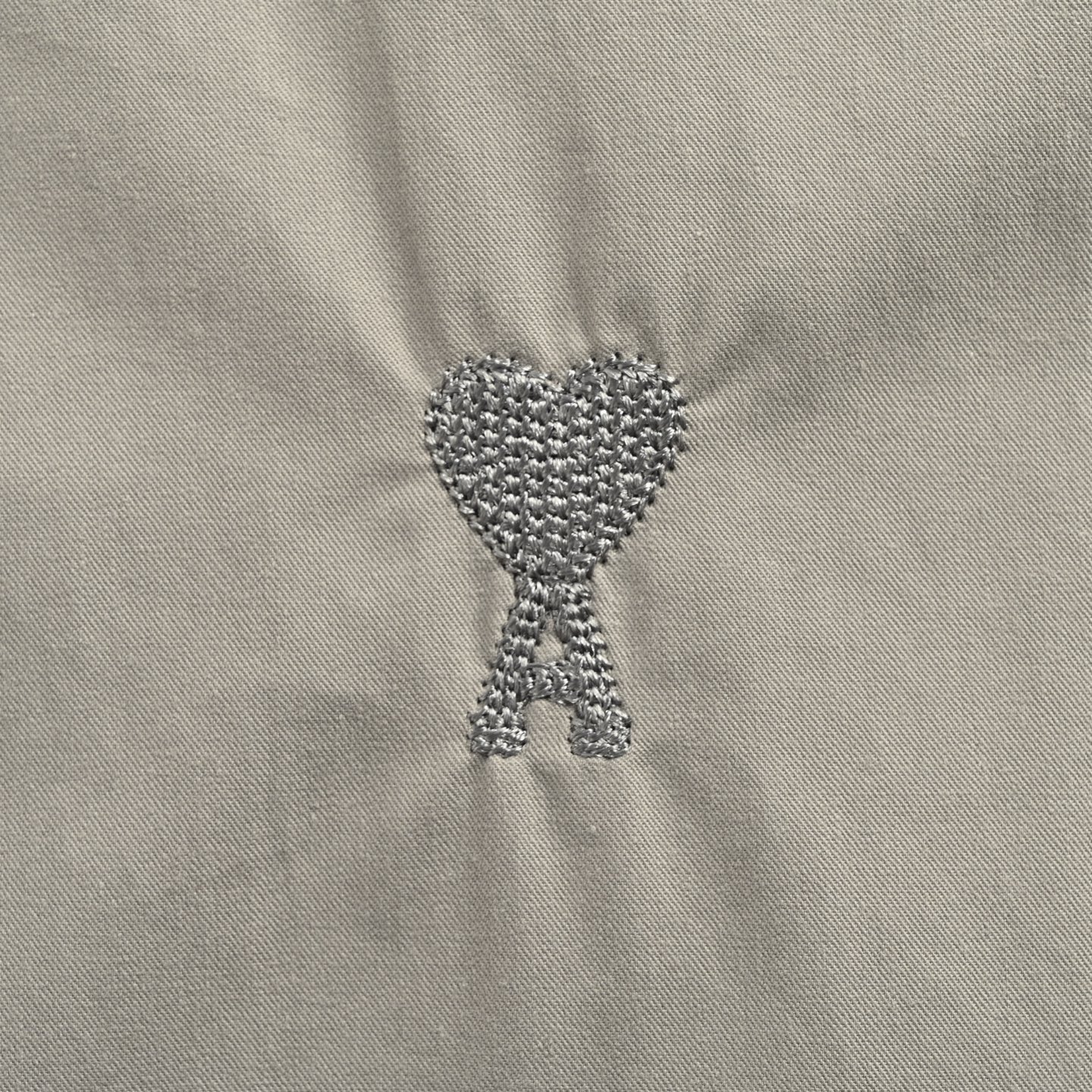 Ami Paris 胸口同色小爱心刺绣衬衫-Chinese UA Cheap High Quatity Brand Clothes Bags handbags Sneakers wholesale wholesaler seller from China Factory suppliers Fashion Clothing Shoes best Quality Beautiful Price Ami Paris 胸口同色小爱心刺绣衬衫