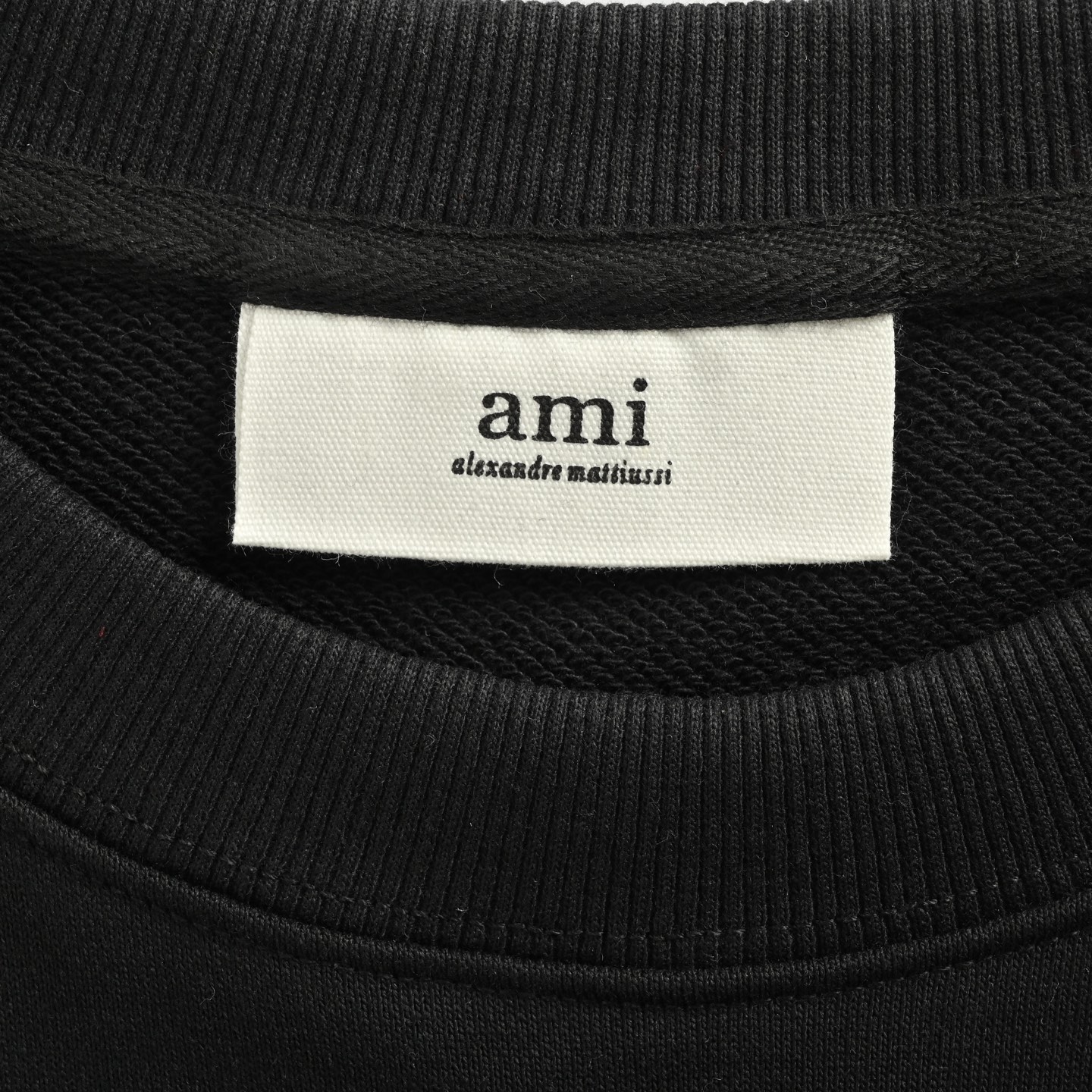 Ami Paris 大爱心章仔刺绣圆领卫衣-Chinese UA Cheap High Quatity Brand Clothes Bags handbags Sneakers wholesale wholesaler seller from China Factory suppliers Fashion Clothing Shoes best Quality Beautiful Price Ami Paris 大爱心章仔刺绣圆领卫衣