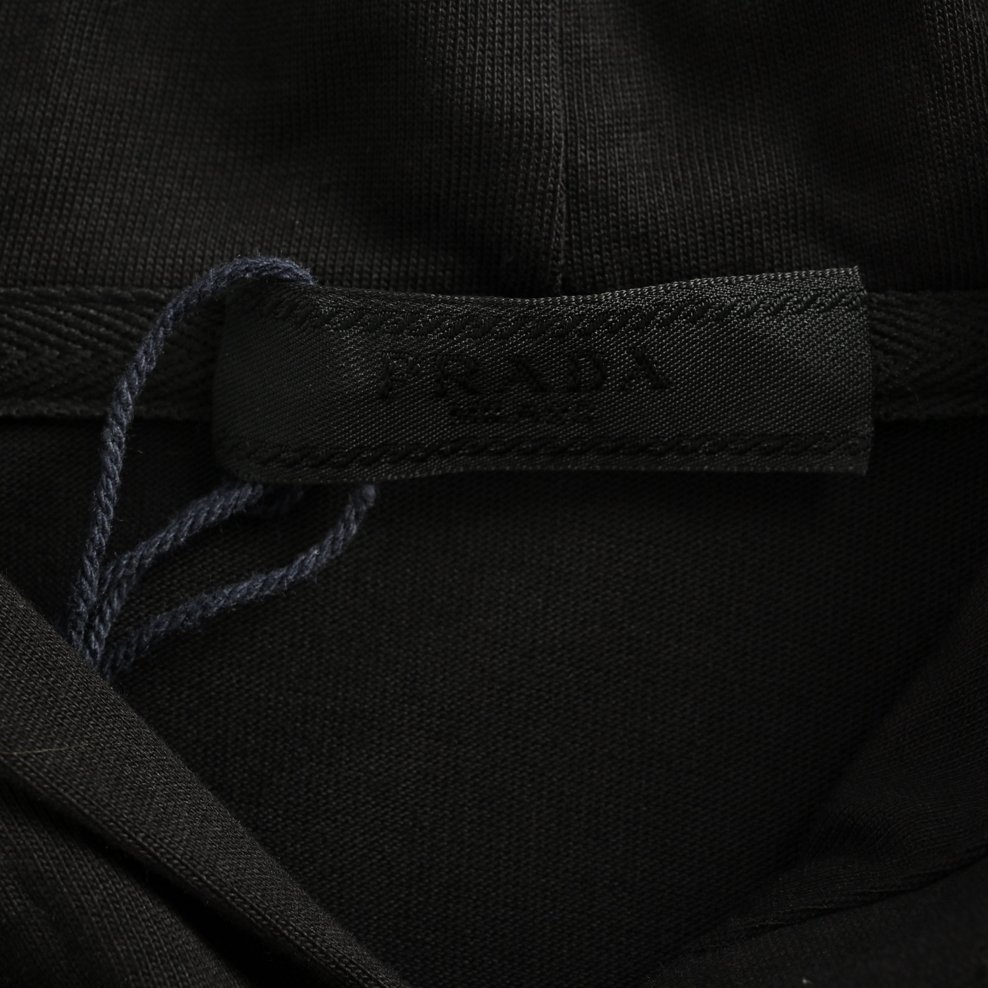 Prada/普拉达 领布标棉质宽松连帽卫衣-Chinese UA Cheap High Quatity Brand Clothes Bags handbags Sneakers wholesale wholesaler seller from China Factory suppliers Fashion Clothing Shoes best Quality Beautiful Price Prada/普拉达 领布标棉质宽松连帽卫衣