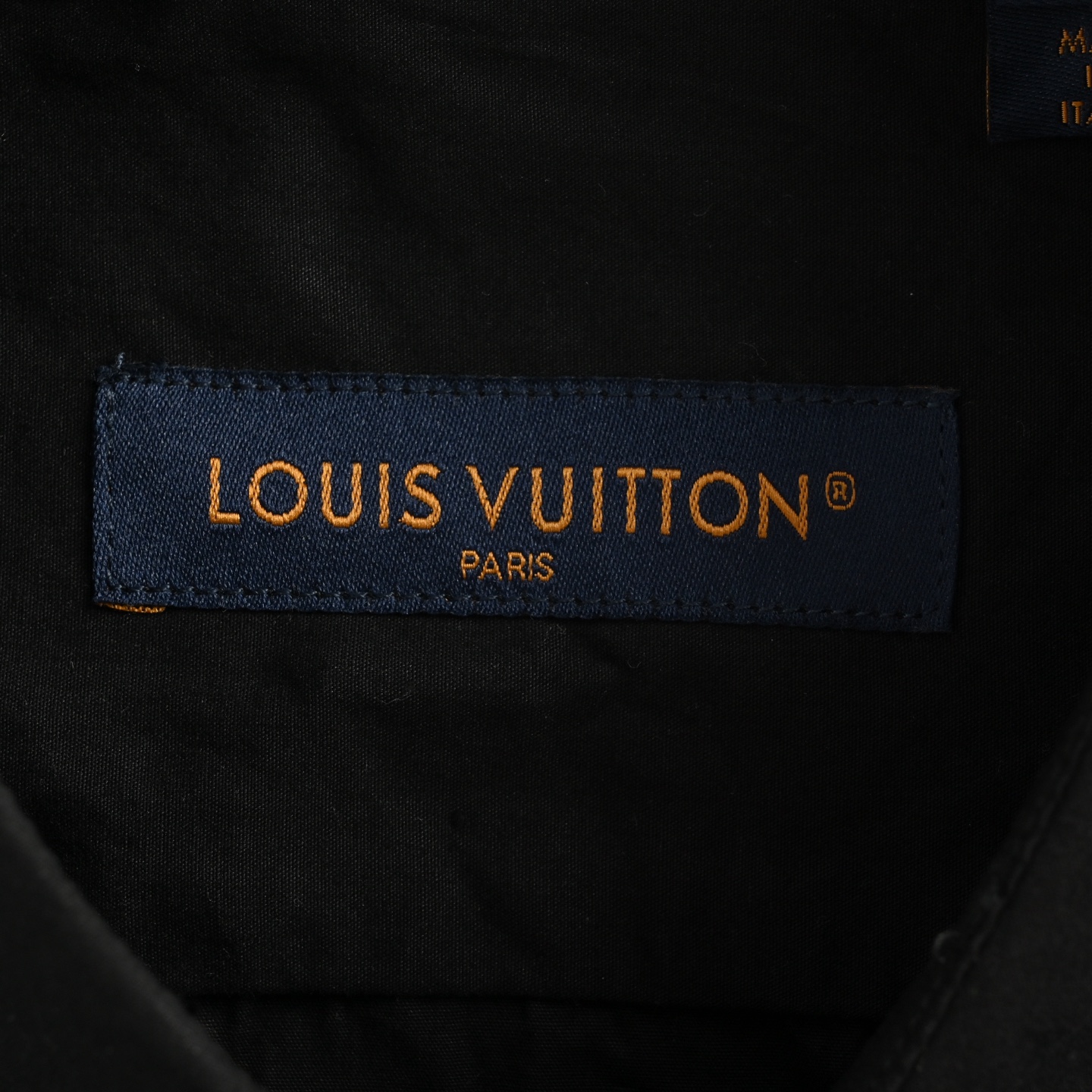 Louis Vuitton/路易威登 DNA标签长袖衬衫-Chinese UA Cheap High Quatity Brand Clothes Bags handbags Sneakers wholesale wholesaler seller from China Factory suppliers Fashion Clothing Shoes best Quality Beautiful Price Louis Vuitton/路易威登 DNA标签长袖衬衫