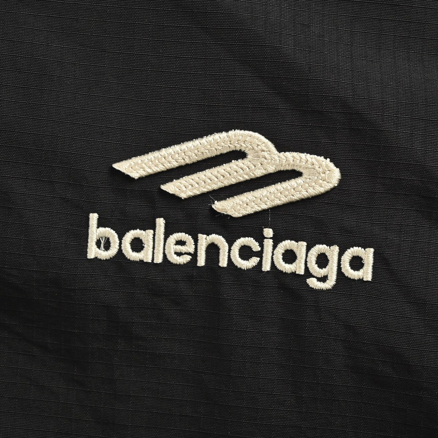 Balenciaga/巴黎世家 25Fw 3M刺绣连帽夹克外套-Chinese UA Cheap High Quatity Brand Clothes Bags handbags Sneakers wholesale wholesaler seller from China Factory suppliers Fashion Clothing Shoes best Quality Beautiful Price Balenciaga/巴黎世家 25Fw 3M刺绣连帽夹克外套