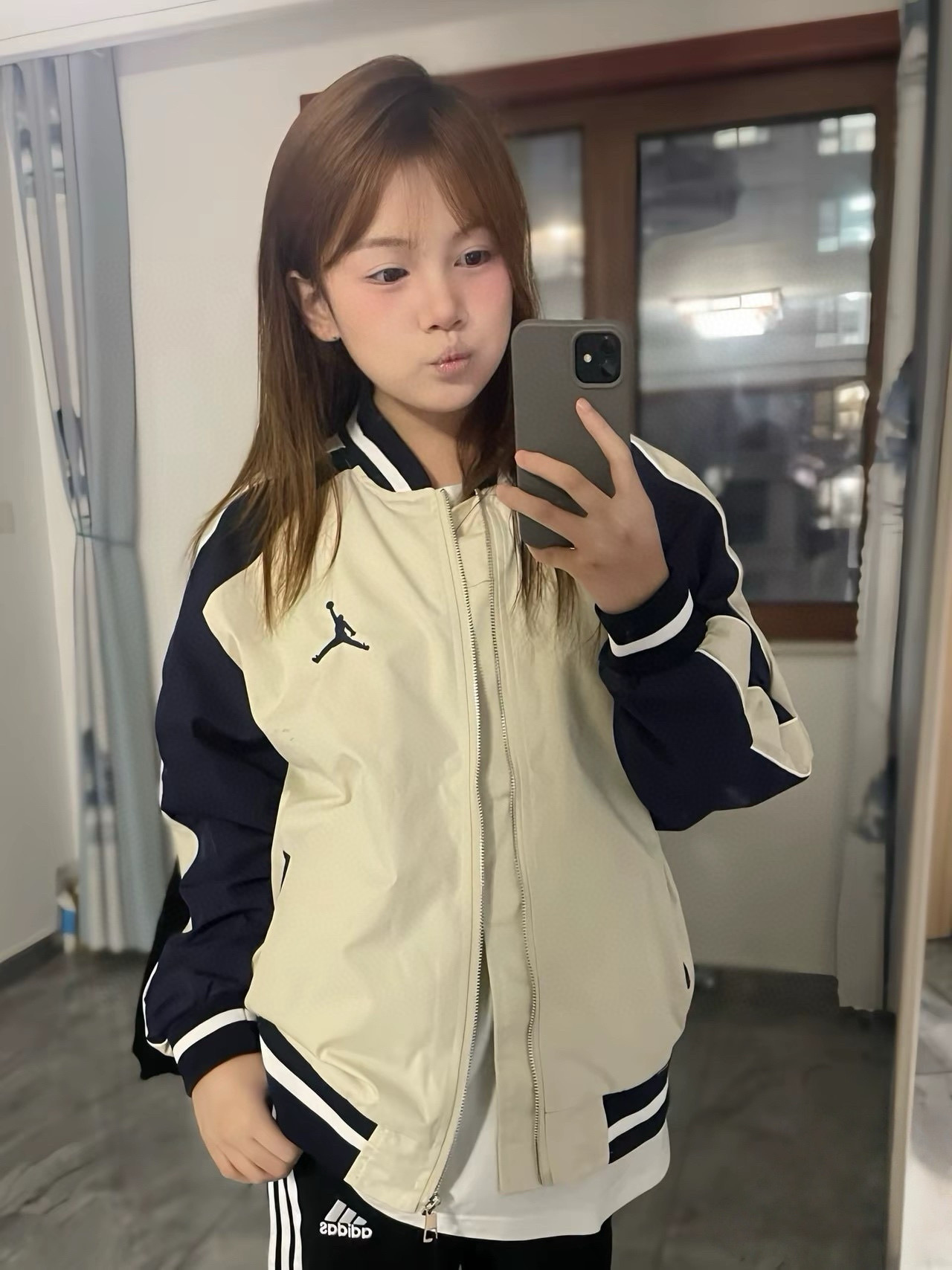 Air Jordan 刺绣徽标撞色拼接夹克外套上身效果#