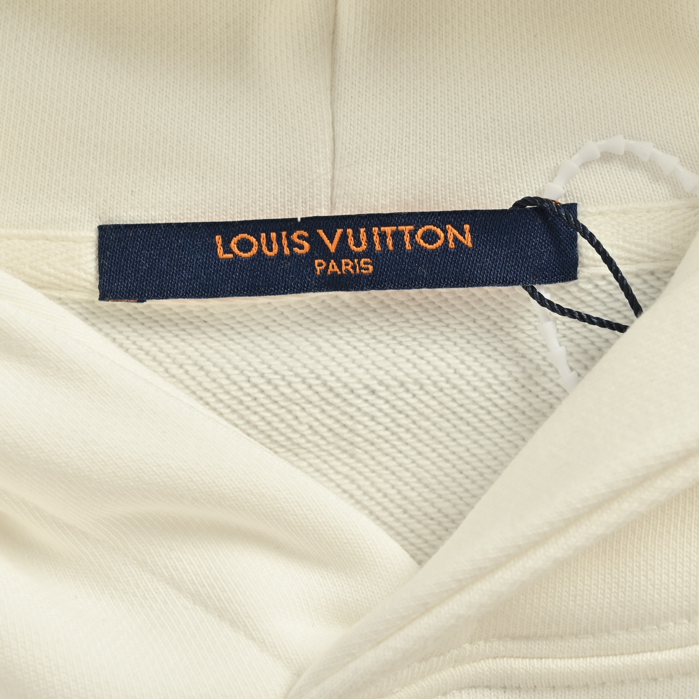 Louis Vuitton/路易威登 25Fw 浮雕徽标字母连帽卫衣白色/黑色-Chinese UA Cheap High Quatity Brand Clothes Bags handbags Sneakers wholesale wholesaler seller from China Factory suppliers Fashion Clothing Shoes best Quality Beautiful Price Louis Vuitton/路易威登 25Fw 浮雕徽标字母连帽卫衣白色/黑色