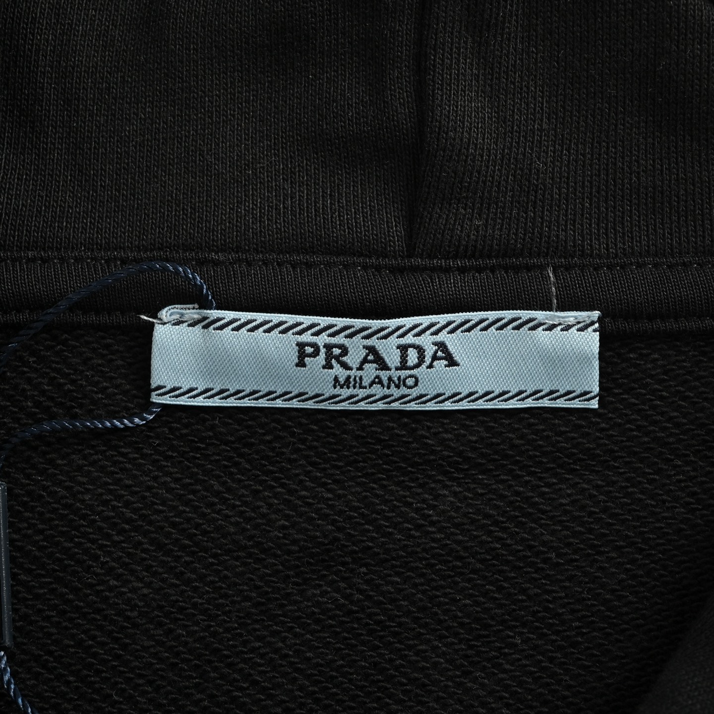 Prada/普拉达 25Fw 徽标刺绣袖口条纹连帽卫衣黑色 杏色-Chinese UA Cheap High Quatity Brand Clothes Bags handbags Sneakers wholesale wholesaler seller from China Factory suppliers Fashion Clothing Shoes best Quality Beautiful Price Prada/普拉达 25Fw 徽标刺绣袖口条纹连帽卫衣黑色 杏色