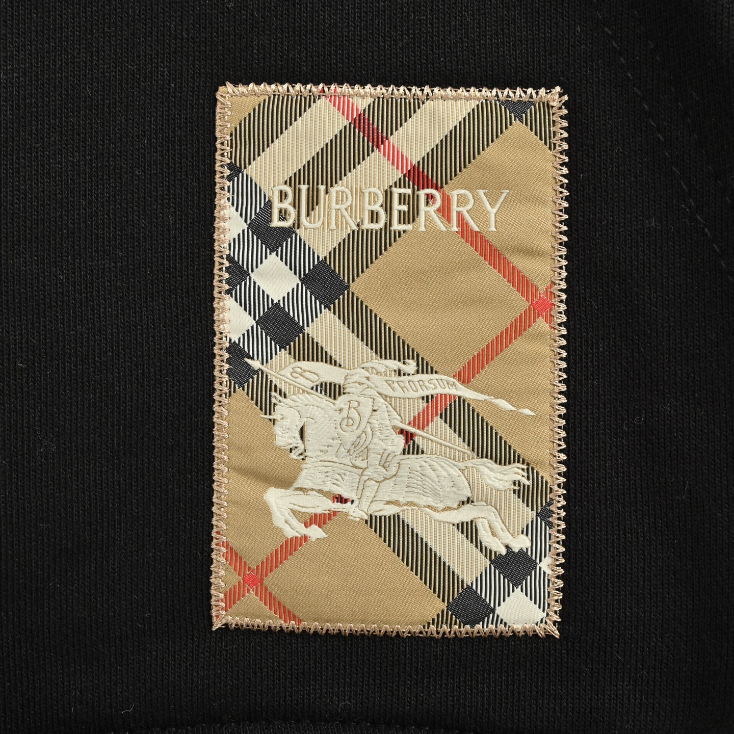 Burberry/巴宝莉 25Fw 贴布标签战马格纹字母logo连帽卫衣 杏色 黑色-Chinese UA Cheap High Quatity Brand Clothes Bags handbags Sneakers wholesale wholesaler seller from China Factory suppliers Fashion Clothing Shoes best Quality Beautiful Price Burberry/巴宝莉 25Fw 贴布标签战马格纹字母logo连帽卫衣 杏色 黑色