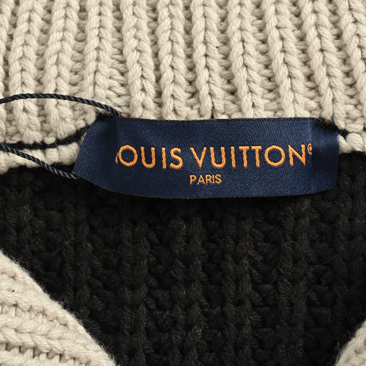 Louis Vuitton/路易威登 绵羊毛混纺半拉链套头针织毛衣-Chinese UA Cheap High Quatity Brand Clothes Bags handbags Sneakers wholesale wholesaler seller from China Factory suppliers Fashion Clothing Shoes best Quality Beautiful Price Louis Vuitton/路易威登 绵羊毛混纺半拉链套头针织毛衣